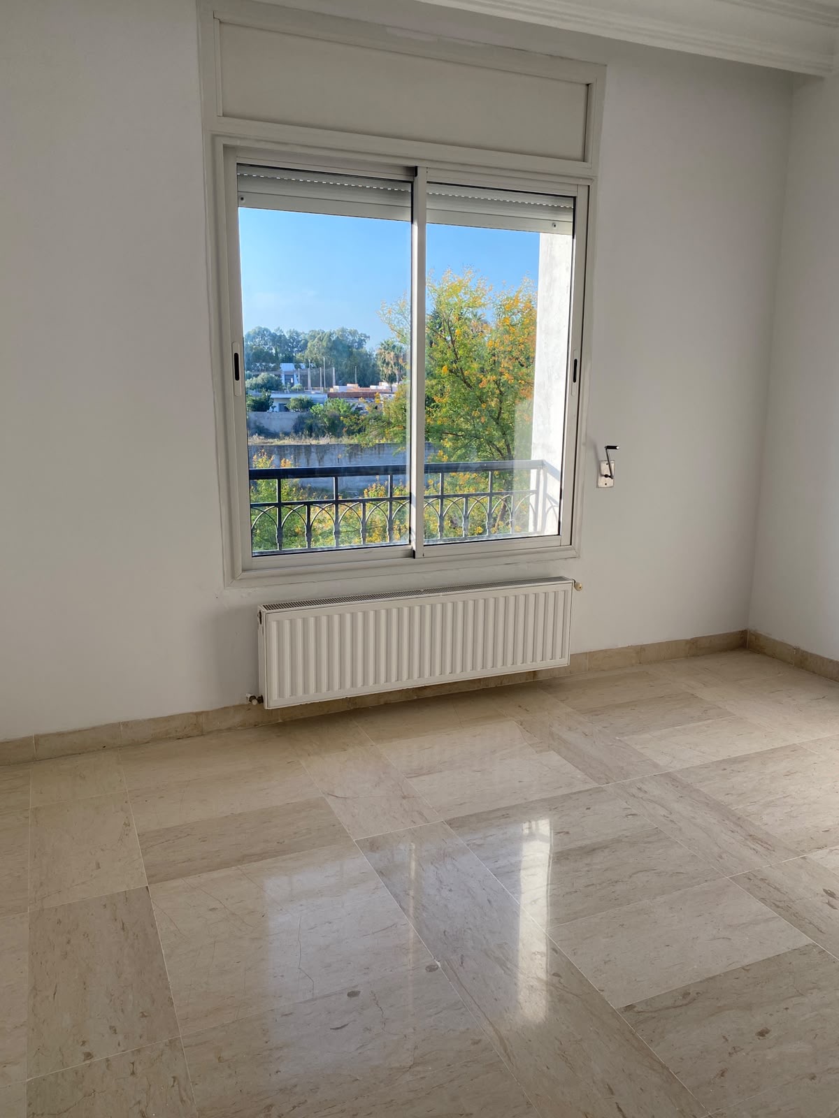 La Soukra&nbsp;La Soukra&nbsp;Location&nbsp;Appart. 2 pi�ces&nbsp;S2 a soukra a 2 mm du centre commercial lc waikiki