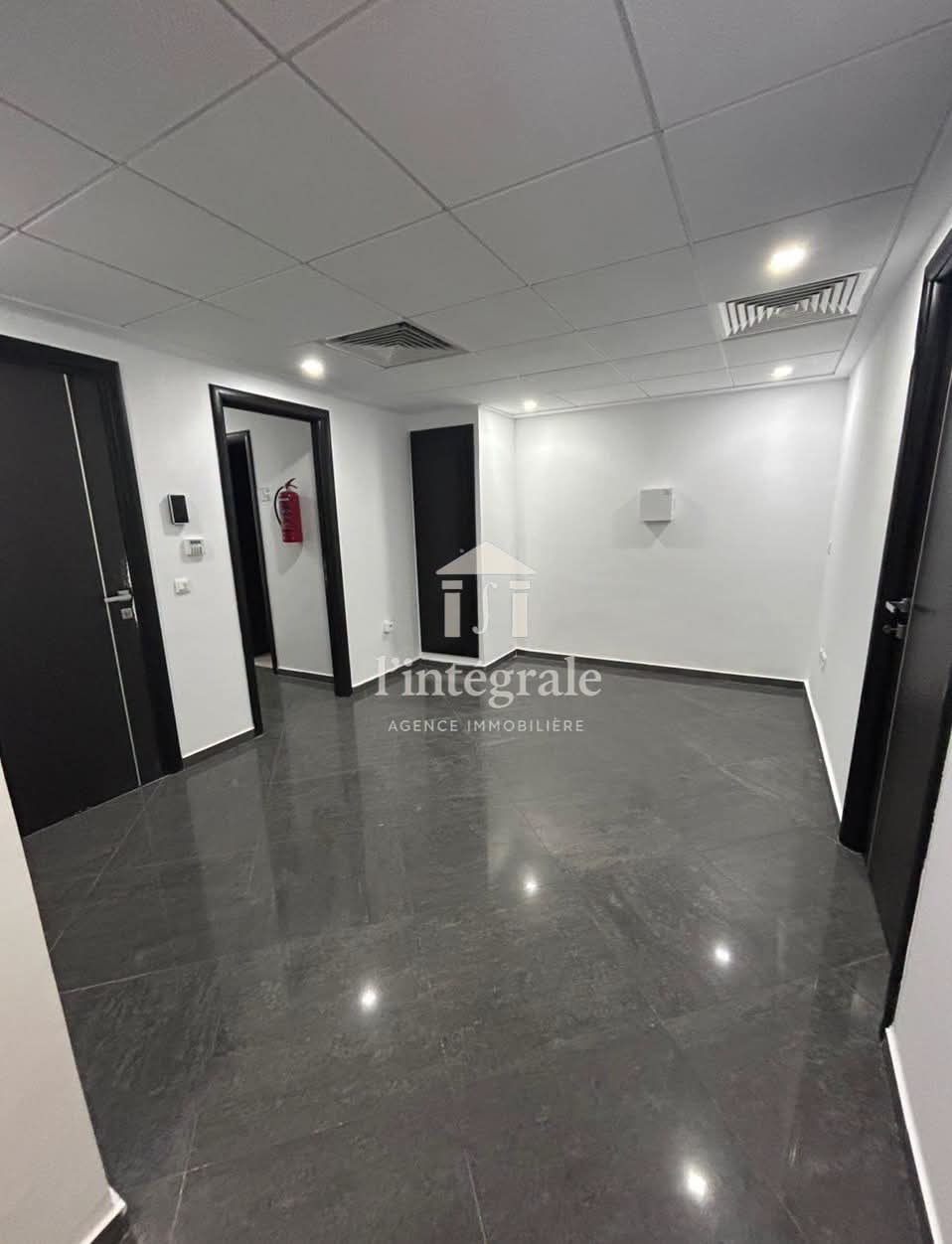 Cite El Khadra&nbsp;Zone urbaine nord&nbsp;Bureaux & Commerces&nbsp;Bureau&nbsp;Bureau haut standing de 4 pi�ces