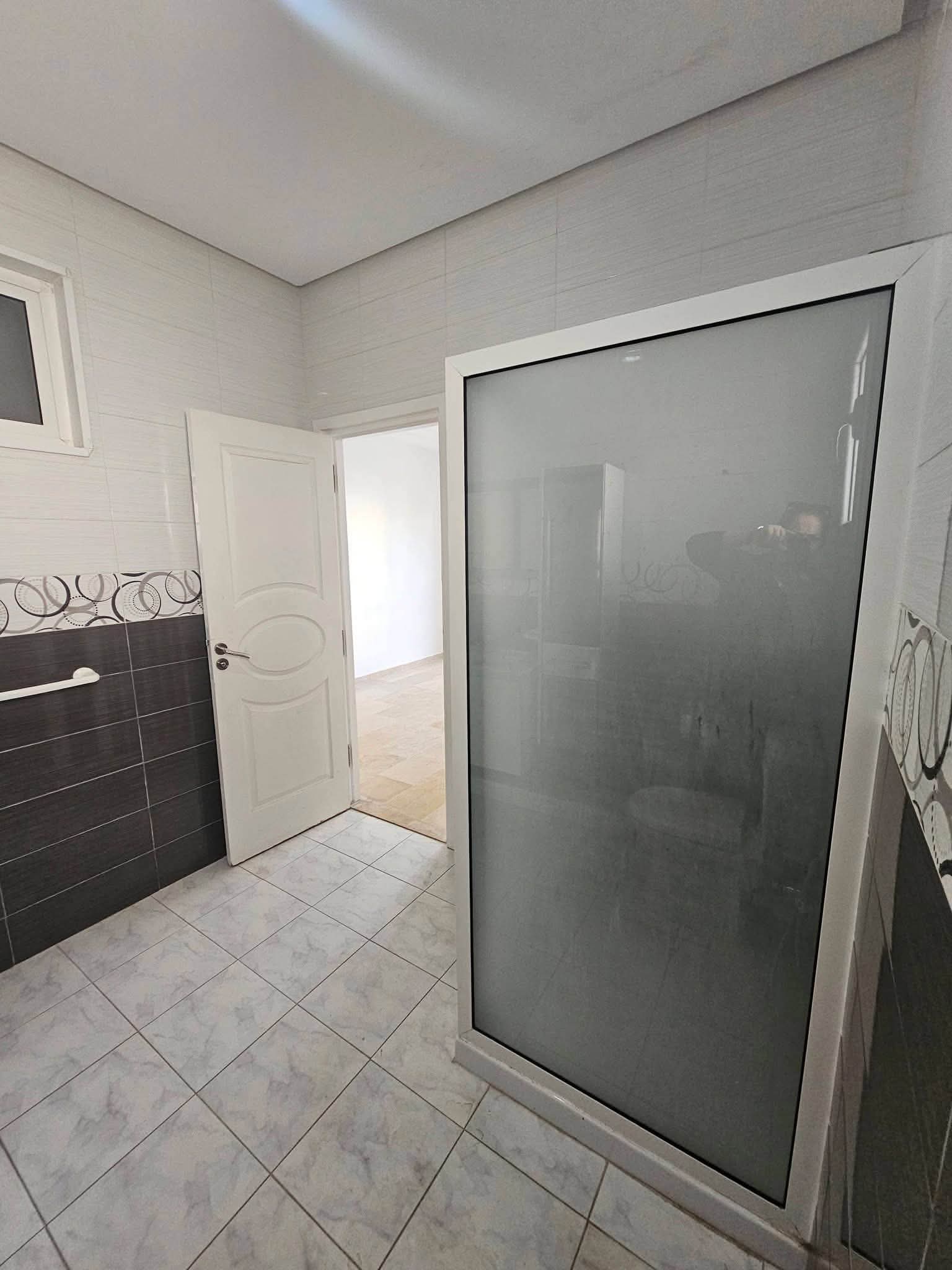 Mnihla&nbsp;Jardins d'el Menzah&nbsp;Location&nbsp;Appart. 5 pi�ces+&nbsp;Etage s4 1800d jardin d'el menzah 2