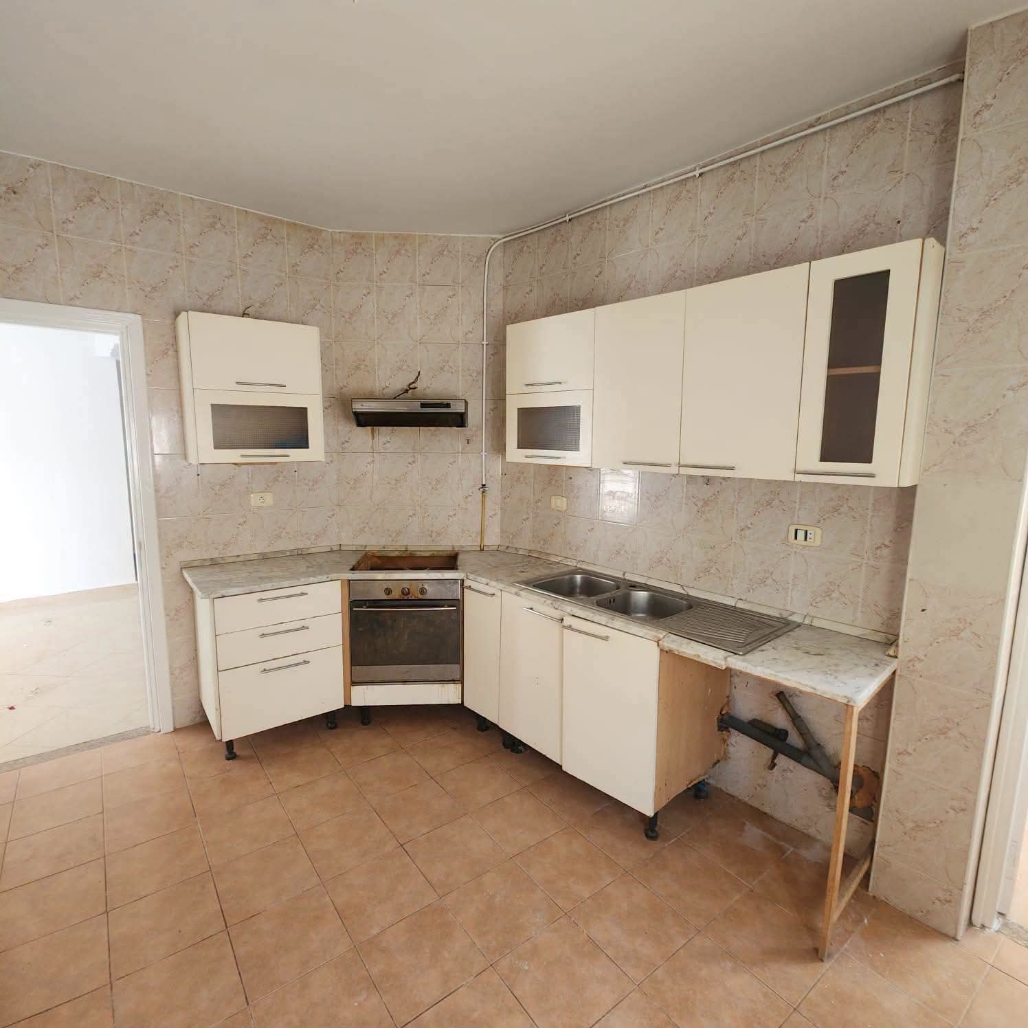 La Soukra&nbsp;Chotrana 3&nbsp;Location&nbsp;Appart. 3 pi�ces&nbsp;Etage de villa 1300d chotrana