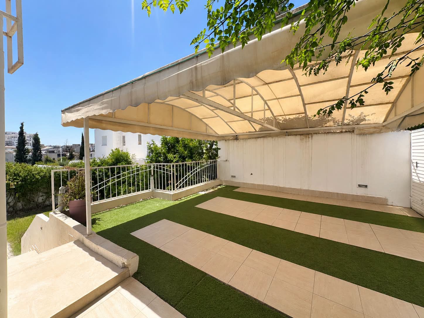 Mnihla&nbsp;Jardins d'el Menzah&nbsp;Location&nbsp;Duplex&nbsp;Triplex 2600 d jardin d'el menzah 1