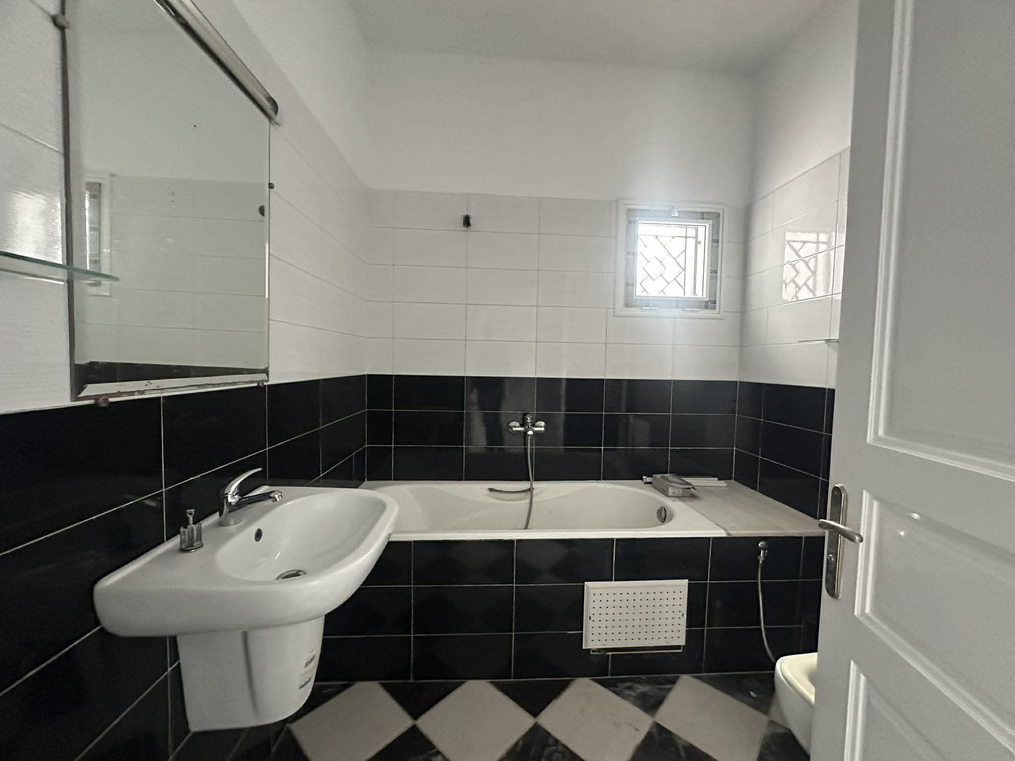 Ezzahra&nbsp;Ezzahra&nbsp;Location&nbsp;Appart. 2 pi�ces&nbsp;Appartement s2 a ezzahra loulija