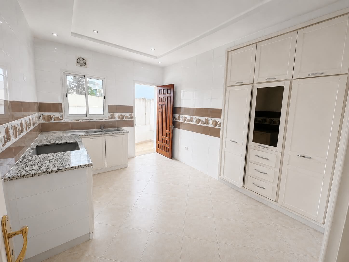 Hammam Chatt&nbsp;Hammam Chatt&nbsp;Location&nbsp;Appart. 4 pi�ces&nbsp;Appartement 1er etage hammam chatt