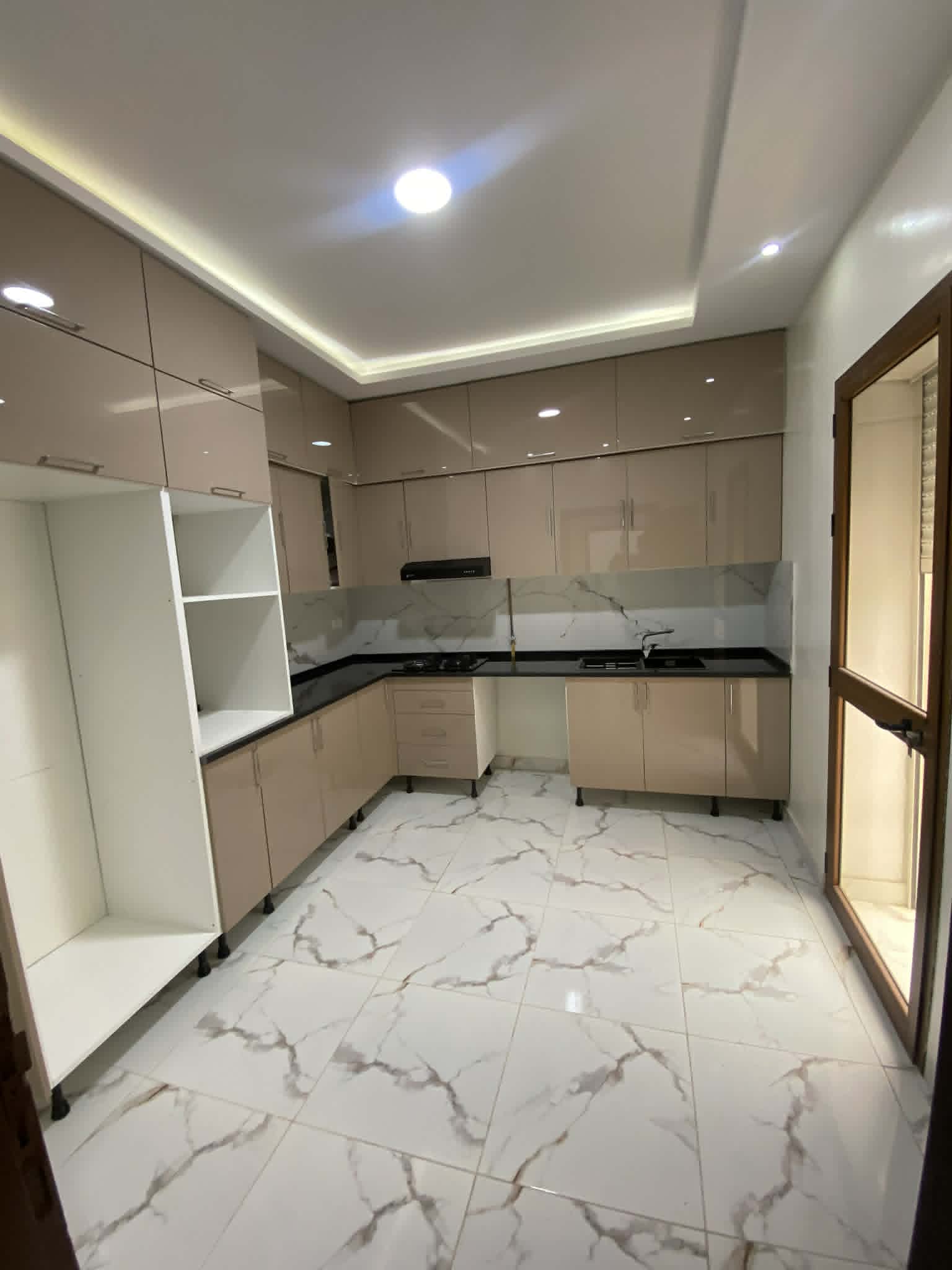 La Marsa&nbsp;Cite Bhar Lazreg&nbsp;Location&nbsp;Appart. 3 pi�ces&nbsp;S plus 3 neuf avec suite