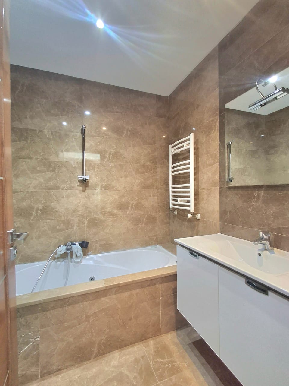 Ain Zaghouan&nbsp;Ain Zaghouan&nbsp;Location&nbsp;Appart. 4 pi�ces&nbsp;Superbe appartement s4 a a�n zaghouan nord