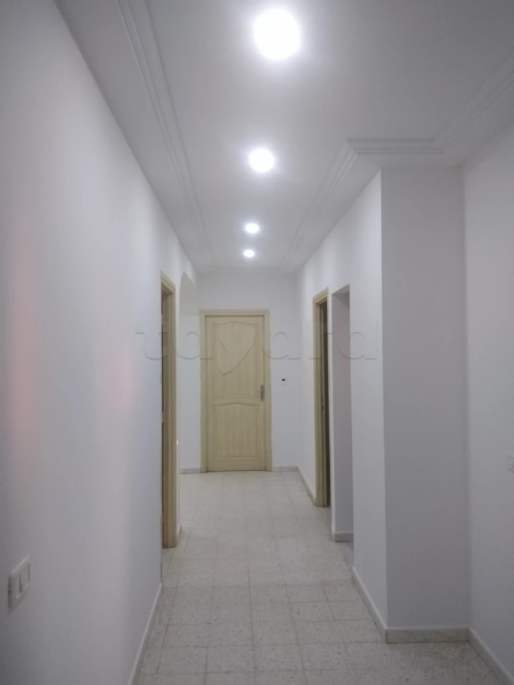 Sfax Sud&nbsp;Cite Moez 1&nbsp;Location&nbsp;Appart. 5 pi�ces+&nbsp;Etage de villa haut standing