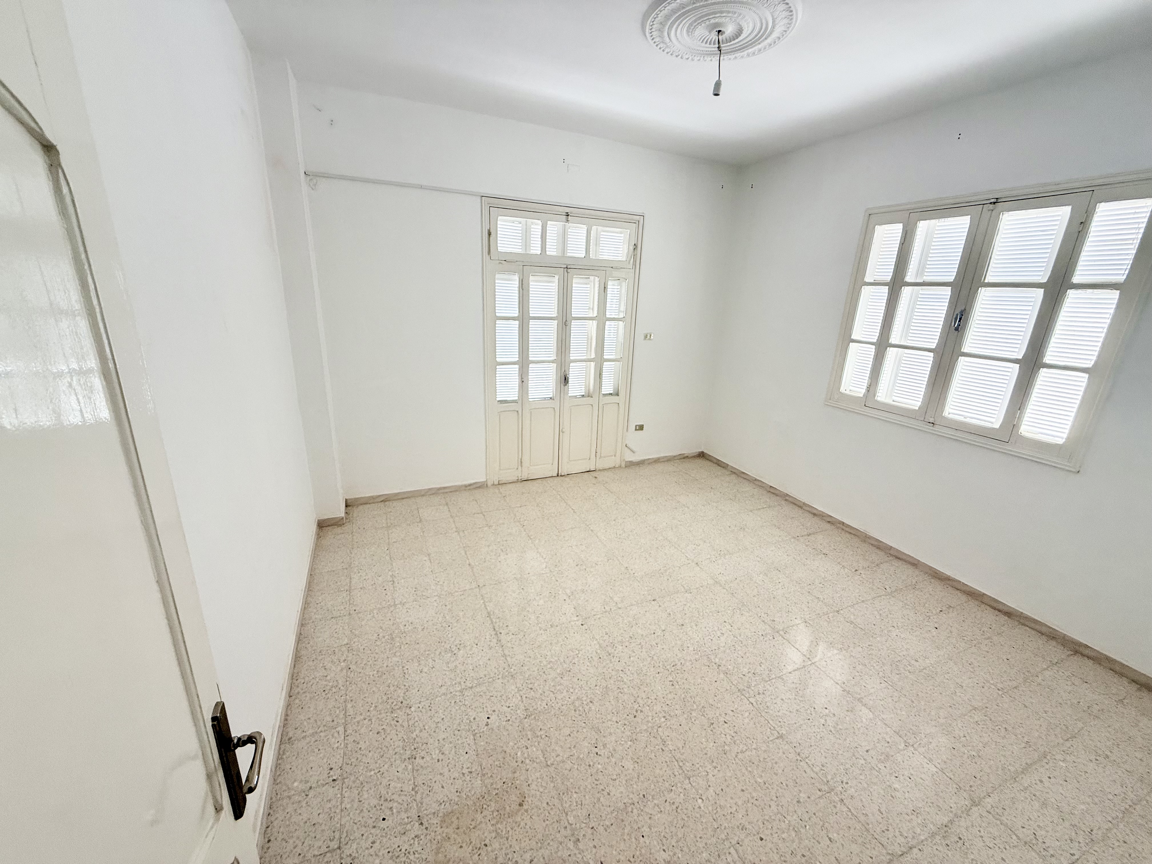 Sousse Ville&nbsp;Sousse Corniche&nbsp;Location&nbsp;Appart. 3 pi�ces&nbsp;Un grand appartement au centre sousse