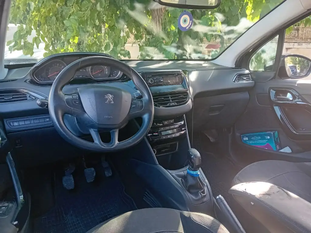 Ain Zaghouan&nbsp;Jardins de Carthage&nbsp;Peugeot&nbsp;208&nbsp;208 excellente etat