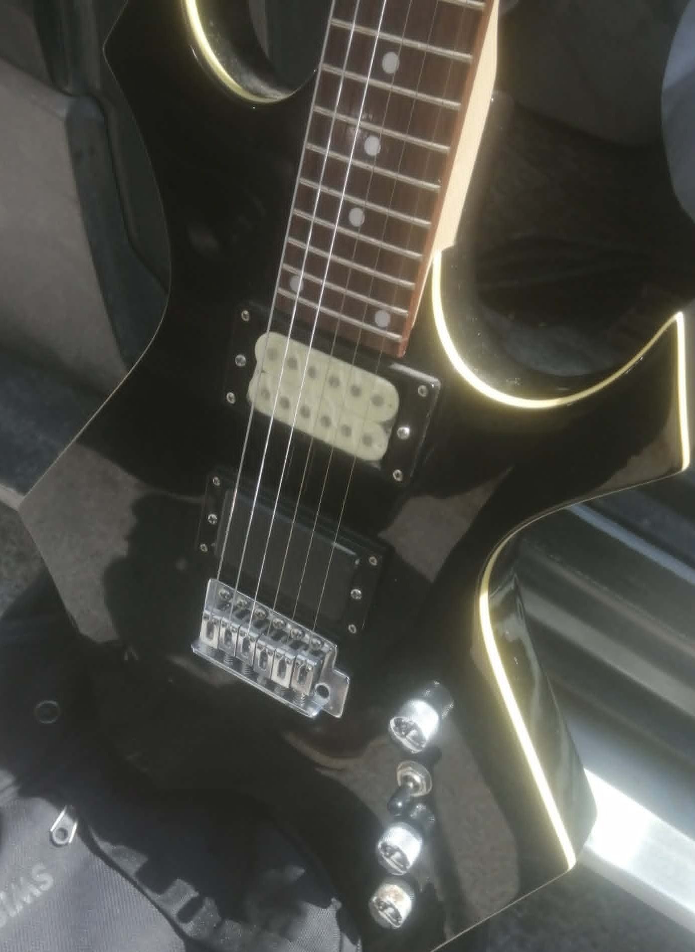Ariana Ville&nbsp;Ariana&nbsp;Autre&nbsp;Autre&nbsp;Guitare electrique warlock et ampli th m brother