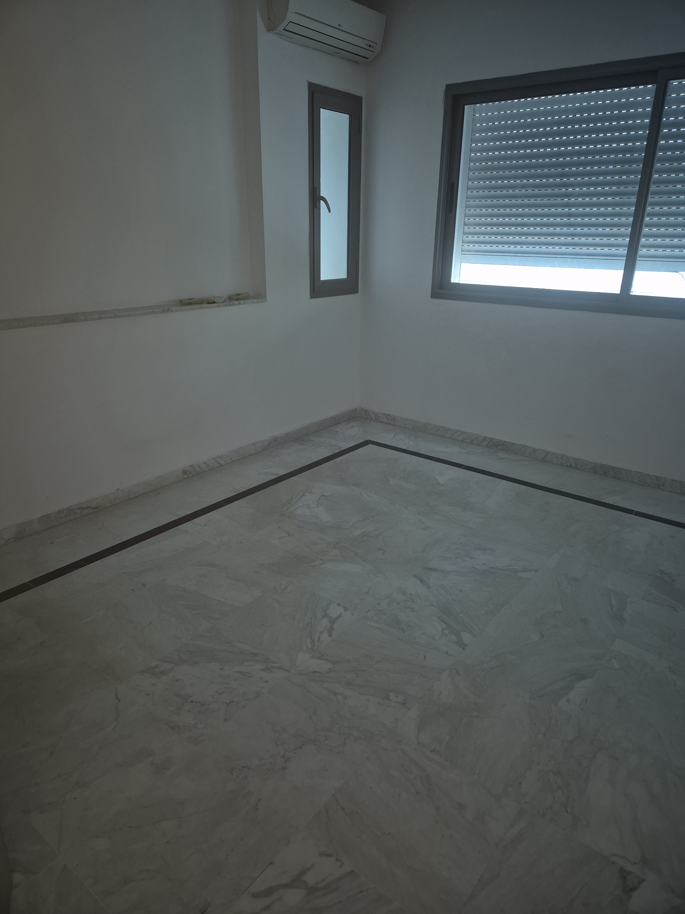 Cite El Khadra&nbsp;Cite Jardins&nbsp;Location&nbsp;Appart. 4 pi�ces&nbsp;Bureau au 3�me �tage h4