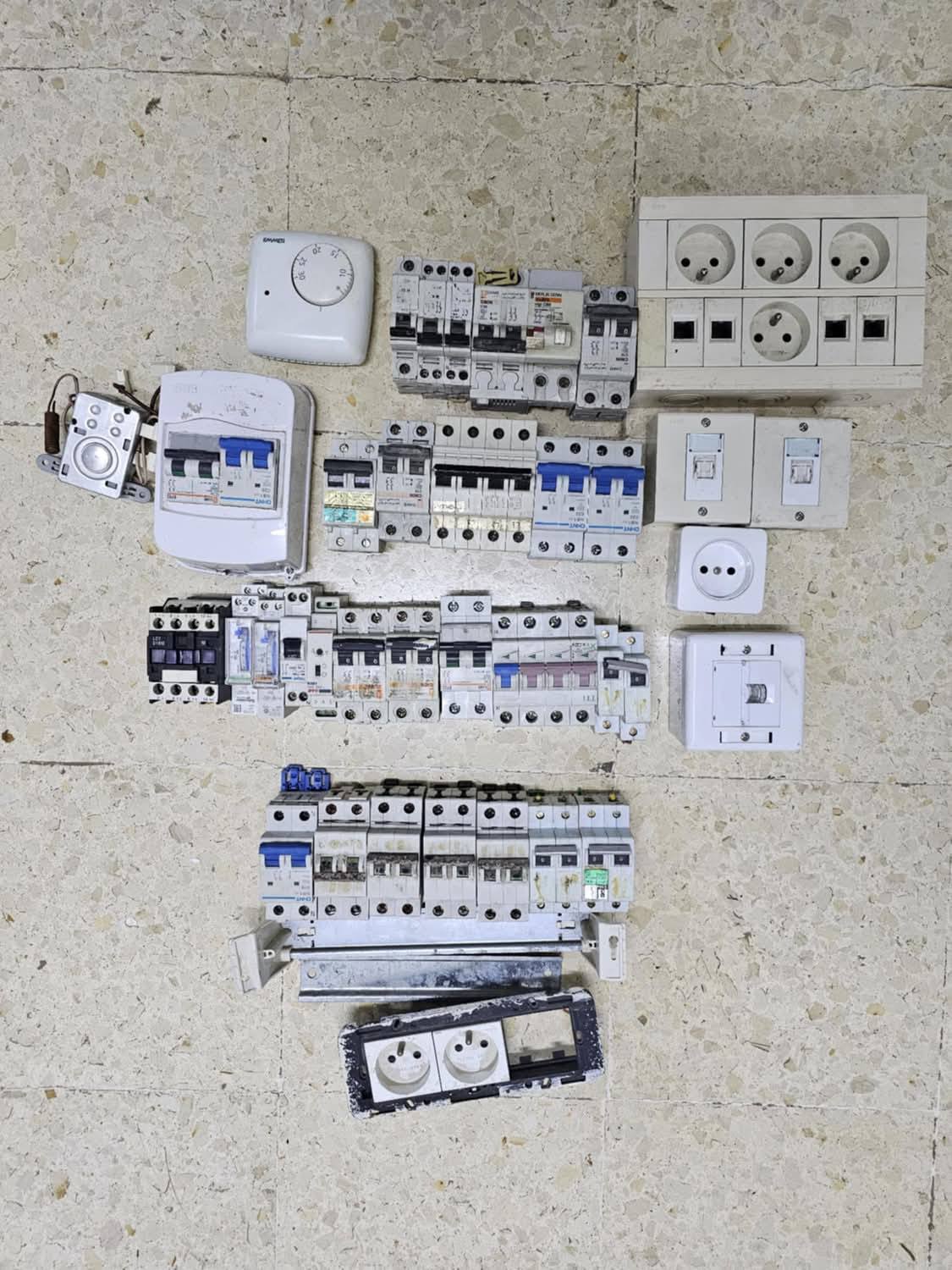 Sousse Jaouhara&nbsp;Cite Sahloul&nbsp;Autre&nbsp;Autre&nbsp;Lot electrique
