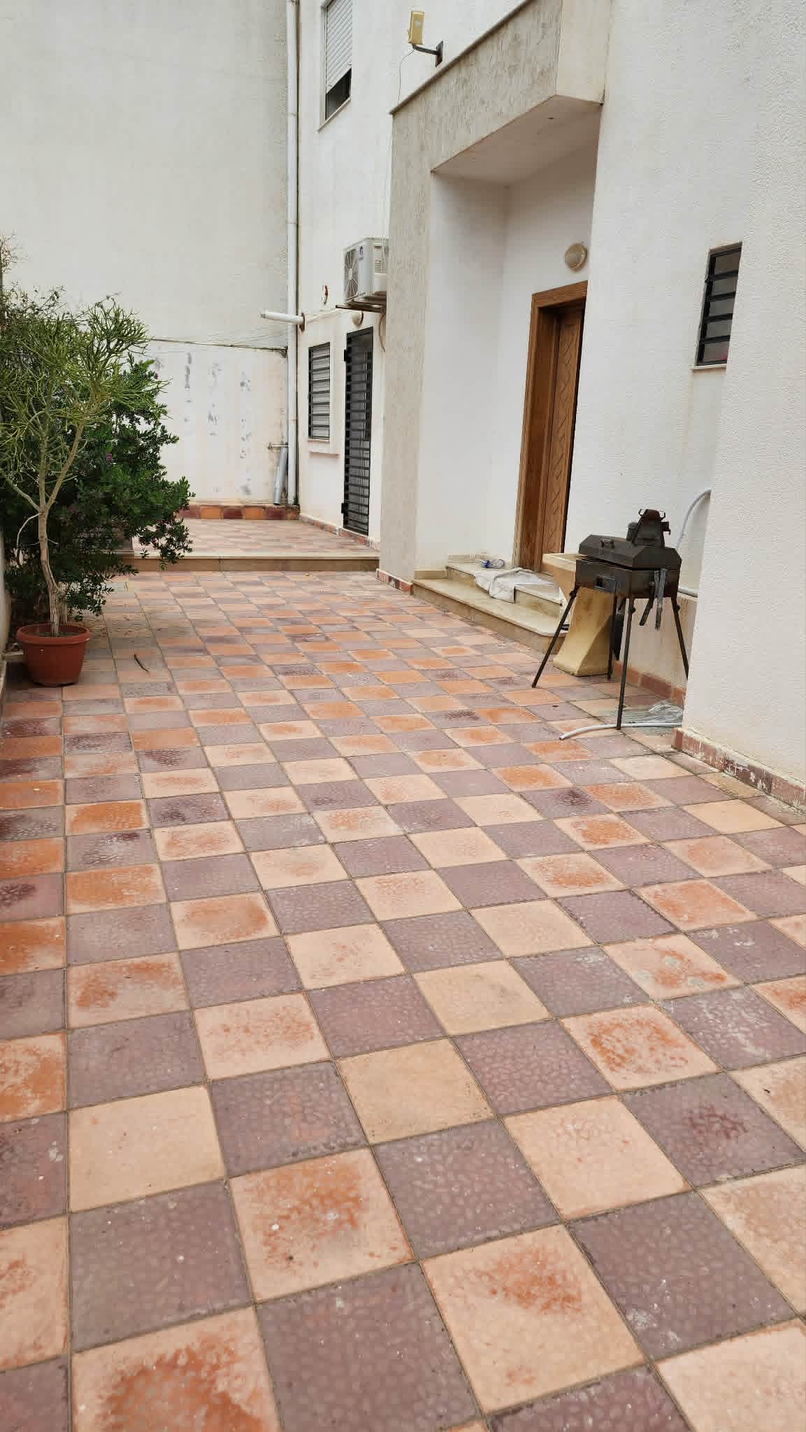 Raoued&nbsp;Jaafar 2&nbsp;Location&nbsp;Appart. 2 pi�ces&nbsp;S2 rdc terrasse derri�re coll�ge farabi jaafer