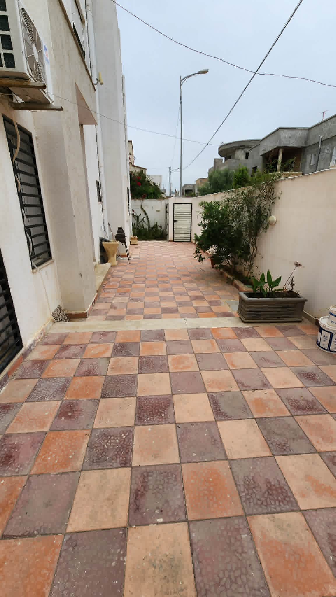 Raoued&nbsp;Jaafar 2&nbsp;Location&nbsp;Appart. 2 pi�ces&nbsp;S2 rdc terrasse derri�re coll�ge farabi jaafer