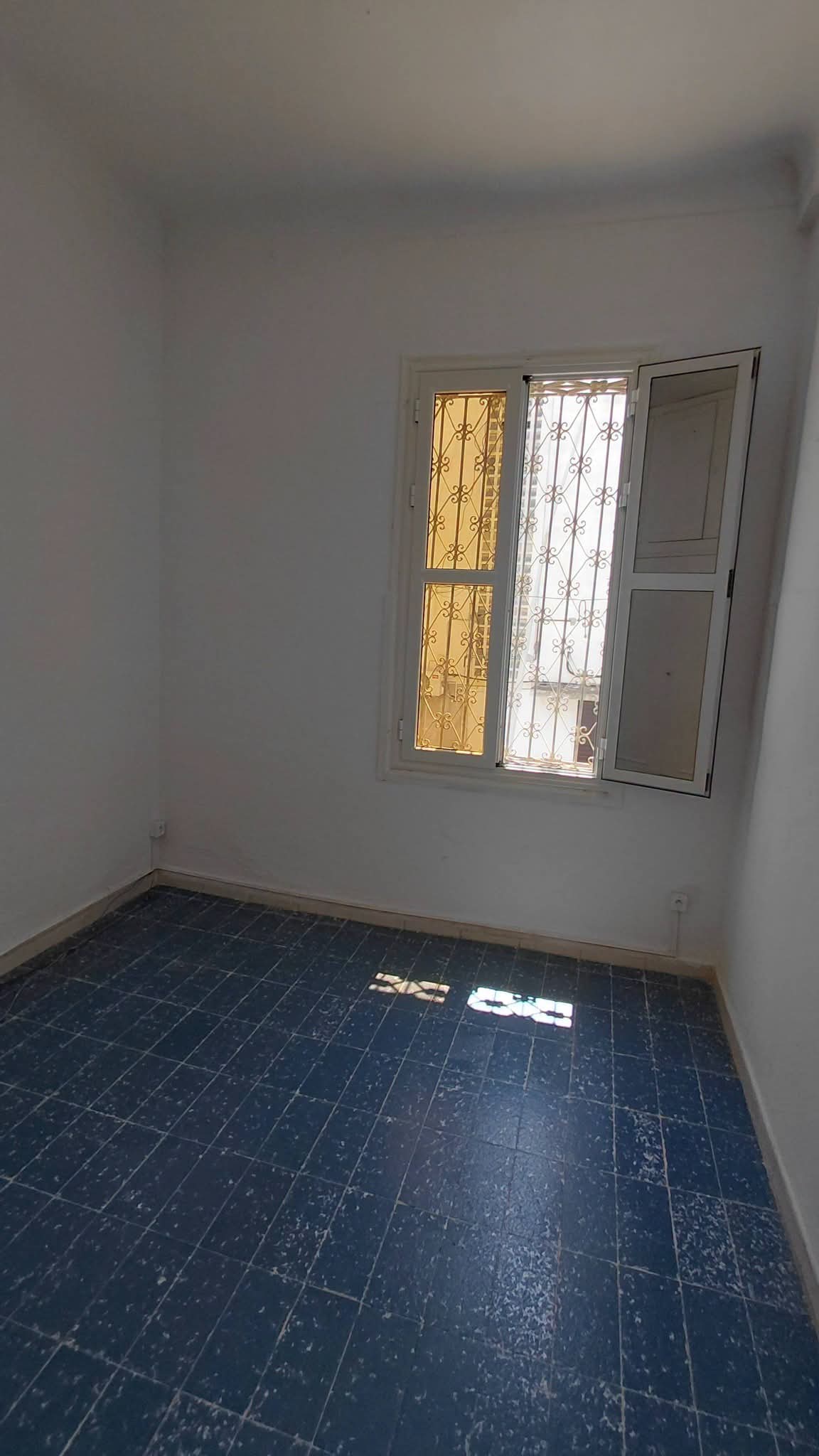 Cite El Khadra&nbsp;Kheireddine Pacha&nbsp;Bureaux & Commerces&nbsp;Bureau&nbsp;Bureau 3 pi�ces a khairedine bacha wb4506