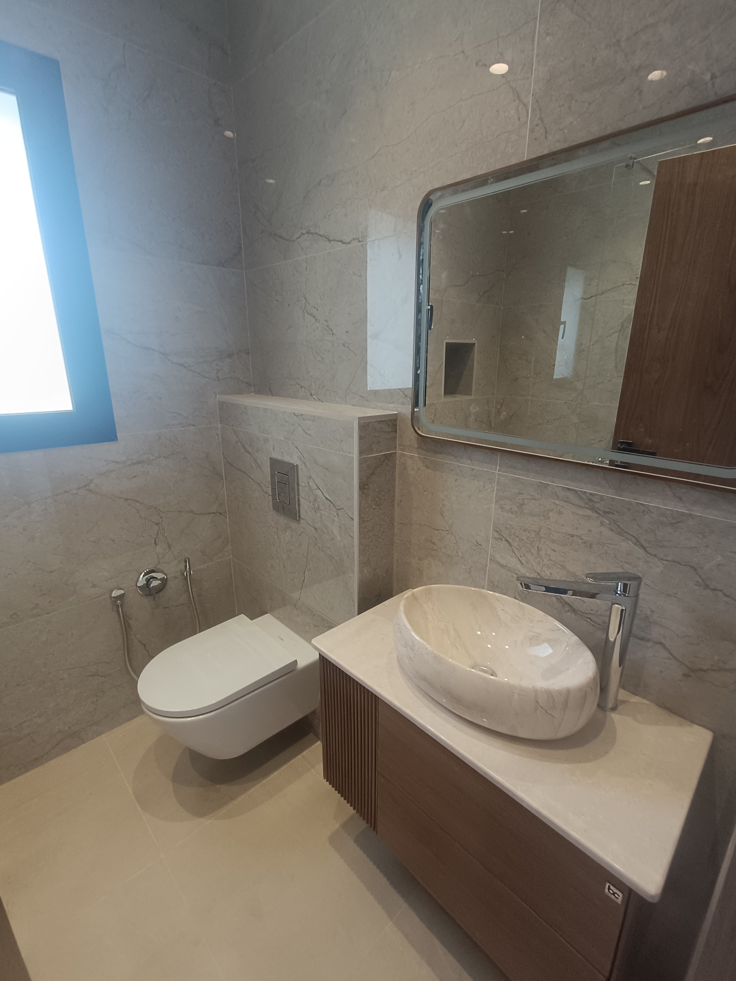 El Menzah&nbsp;Mutuelle Ville&nbsp;Location&nbsp;Appart. 3 pi�ces&nbsp;Etage de villa neuf ht stg avec ascenseur