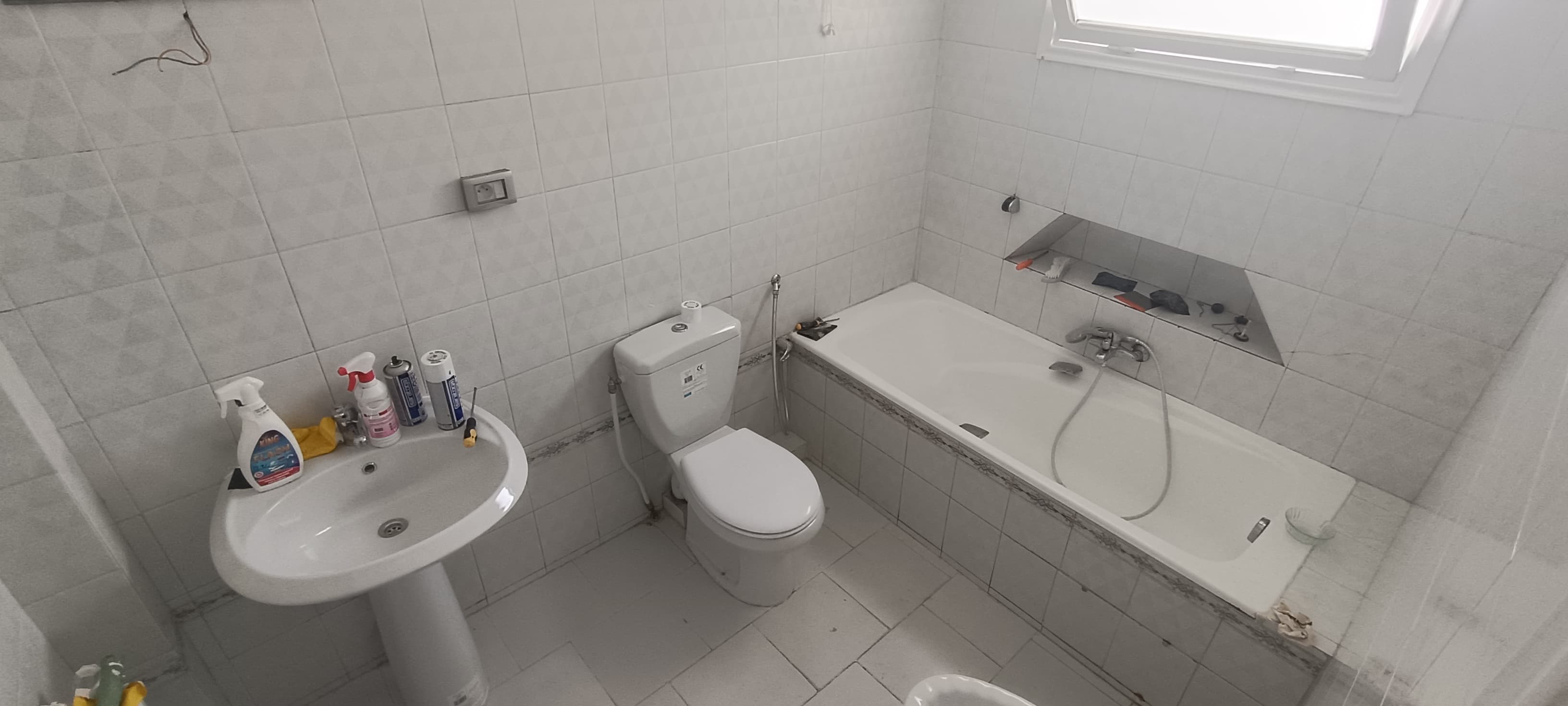 El Menzah&nbsp;El Manar 2&nbsp;Location&nbsp;Appart. 4 pi�ces&nbsp;Etage de villa s3 avec immense terrasse