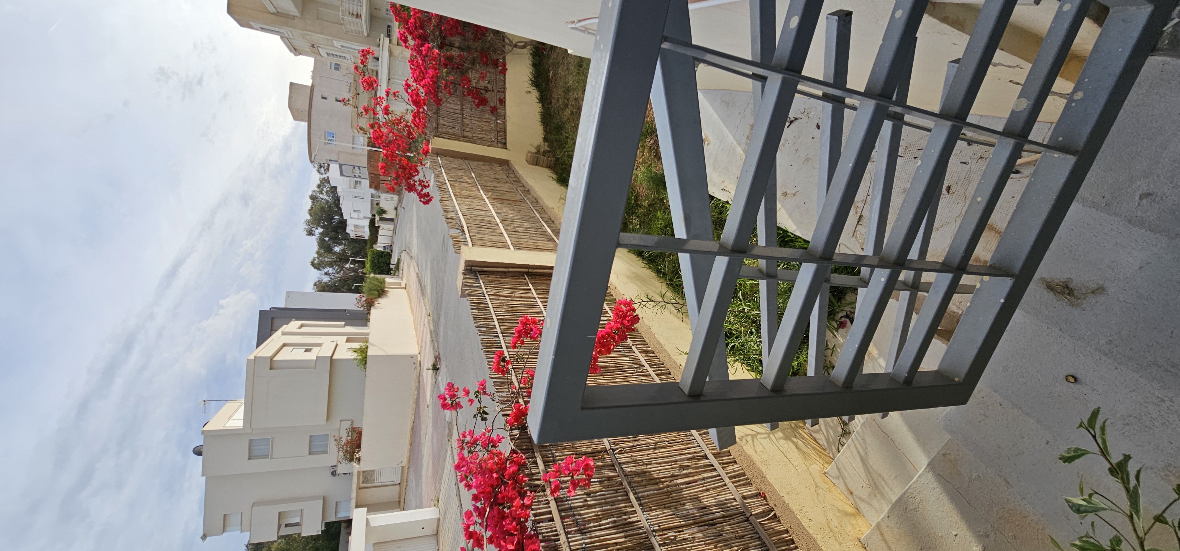 Ain Zaghouan&nbsp;Jardins de Carthage&nbsp;Location&nbsp;Appart. 4 pi�ces&nbsp;Apparemment rdc s 3 avec jardin priv�
