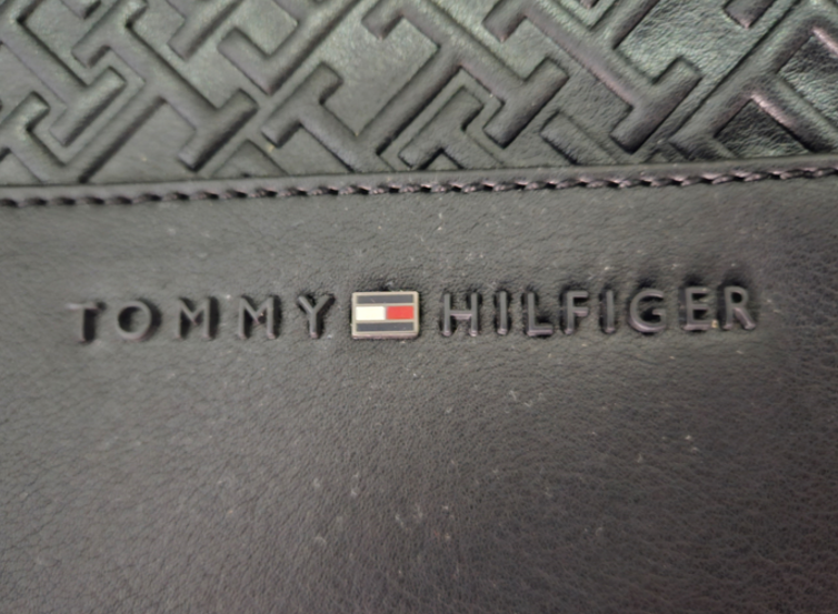 Ariana Ville&nbsp;Ariana&nbsp;Autre&nbsp;Autre&nbsp;Un sac tommy hilfiger  venu de  allemagne