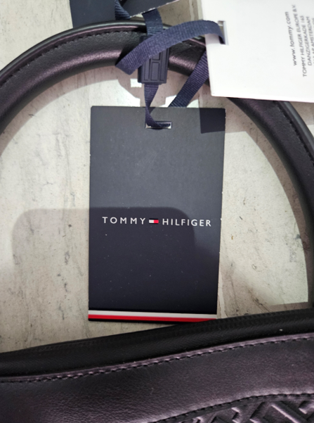 Ariana Ville&nbsp;Ariana&nbsp;Autre&nbsp;Autre&nbsp;Un sac tommy hilfiger  venu de  allemagne