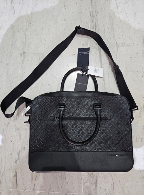Ariana Ville&nbsp;Ariana&nbsp;Autre&nbsp;Autre&nbsp;Un sac tommy hilfiger  venu de  allemagne