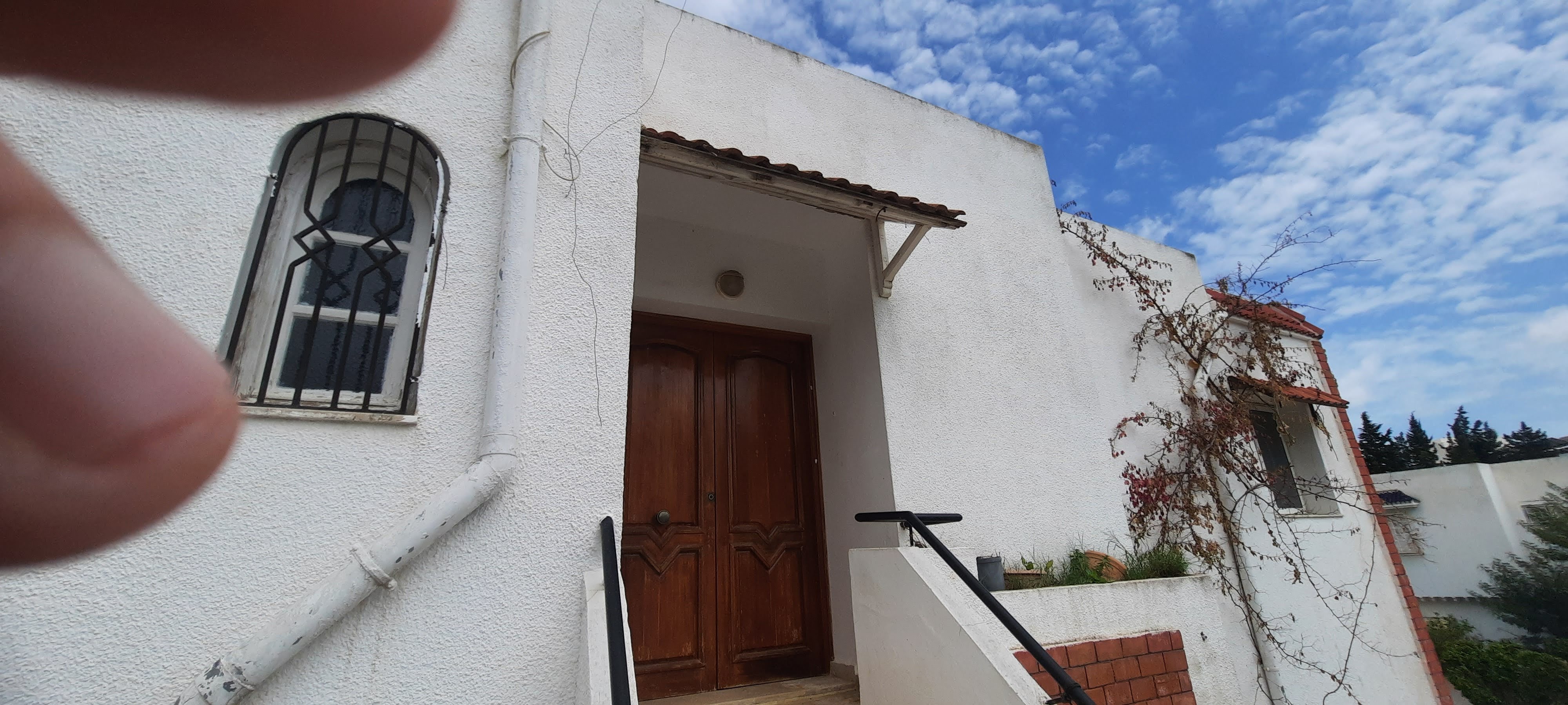 Ariana Ville&nbsp;Cite Ennasr 2&nbsp;Location&nbsp;Appart. 5 pi�ces+&nbsp;L�tagevilla ennasr2 jardingarage 2voitures