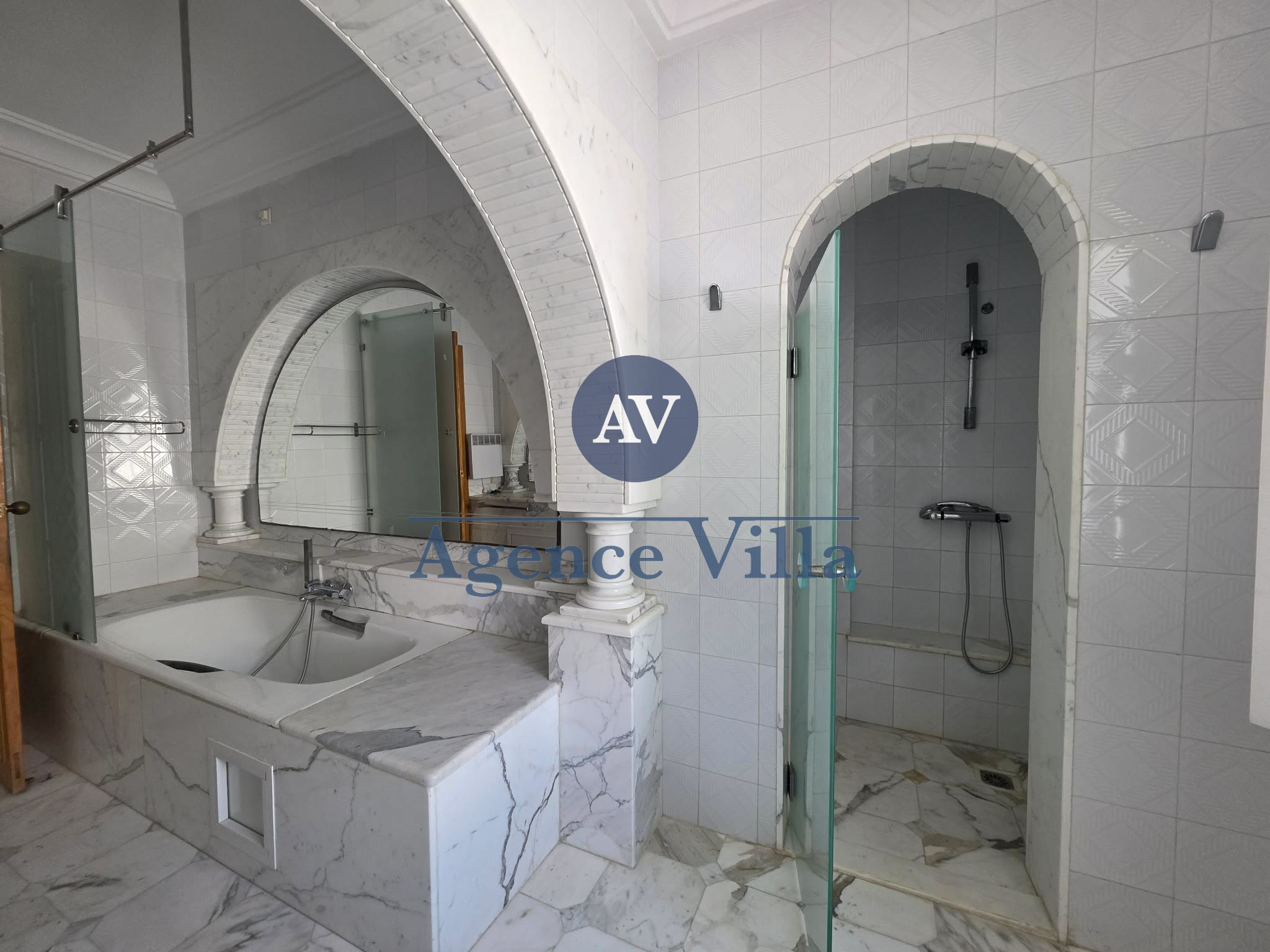 La Marsa&nbsp;Marsa Safsaf&nbsp;Location&nbsp;Maisons&nbsp;Villa de luxe avec piscine et vue sur mer