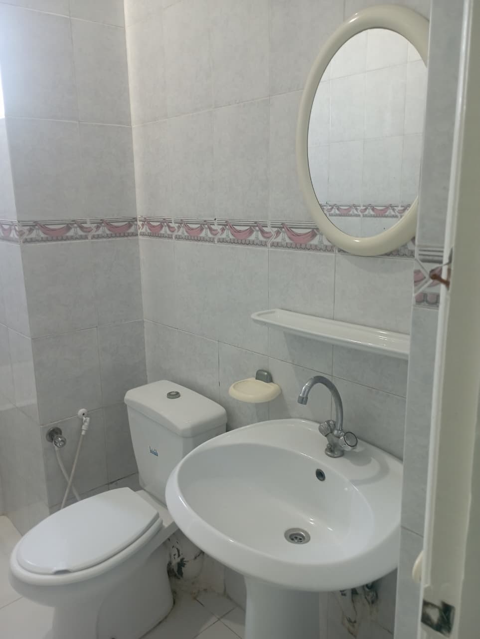 La Marsa&nbsp;El Aouina&nbsp;Location&nbsp;Appart. 3 pi�ces&nbsp;1er �tage villa s plus 3 face lac2