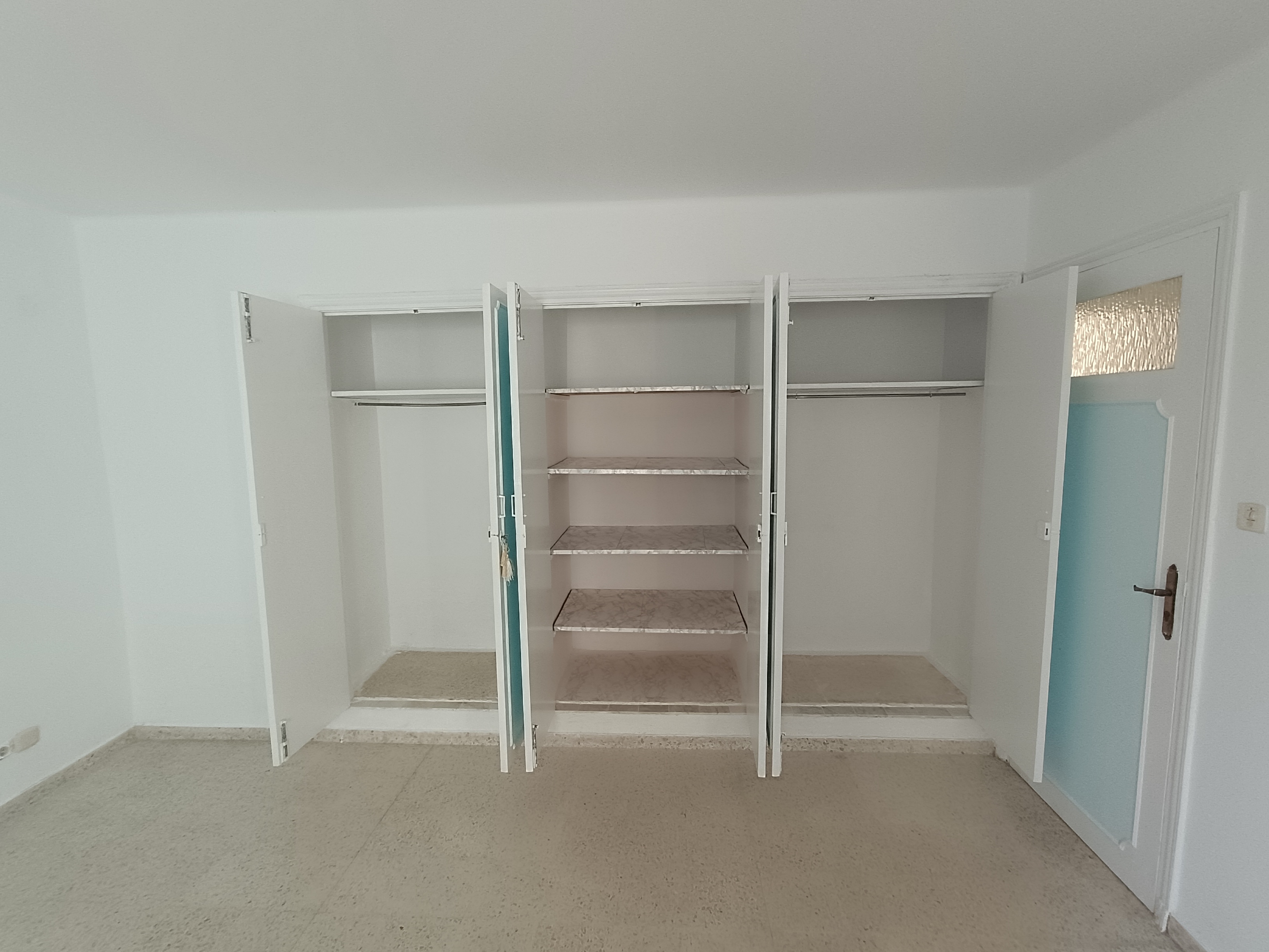 El Menzah&nbsp;El Menzah 9&nbsp;Location&nbsp;Appart. 4 pi�ces&nbsp;Rez de jardin de villa de 520 m2 � el menzah7