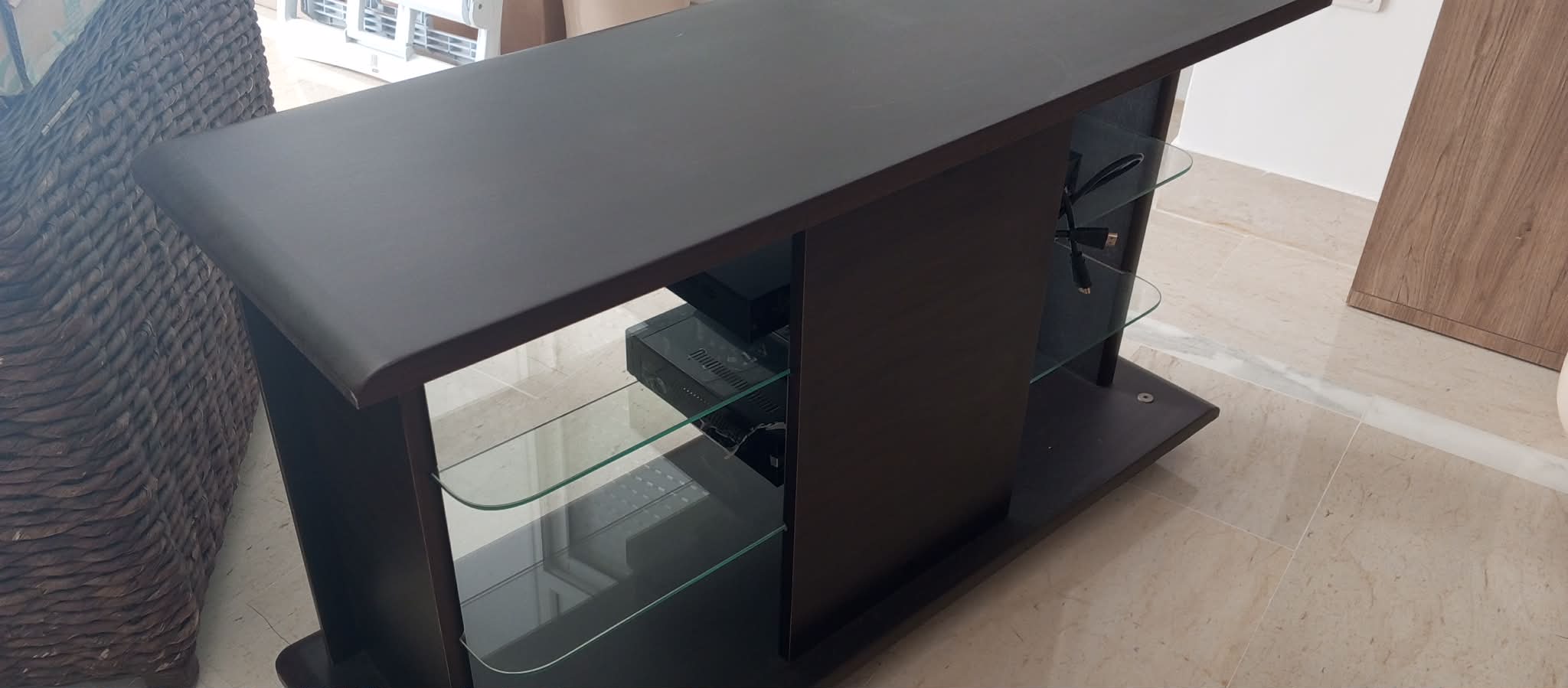 La Soukra&nbsp;La Soukra&nbsp;Autres meubles&nbsp;Autres&nbsp;Meuble tv en tr�s bon �tat