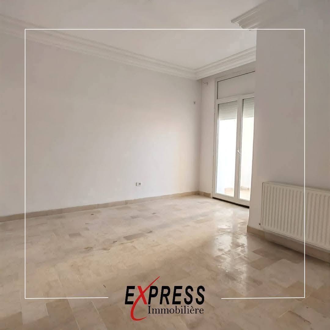 Mnihla&nbsp;Jardins d'el Menzah&nbsp;Location&nbsp;Appart. 4 pi�ces&nbsp;�tage de villa s3 jardin menzah 2
