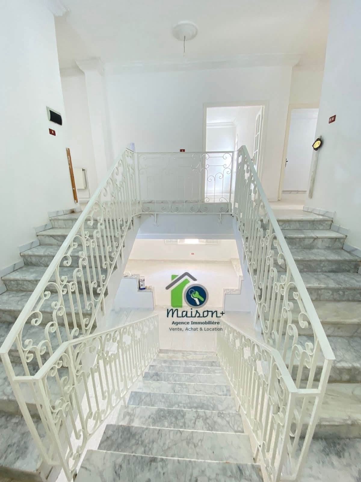 El Mourouj&nbsp;El Mourouj&nbsp;Vente&nbsp;Appart. 5 pi�ces+&nbsp;Villa spacieuse a mourouj 4