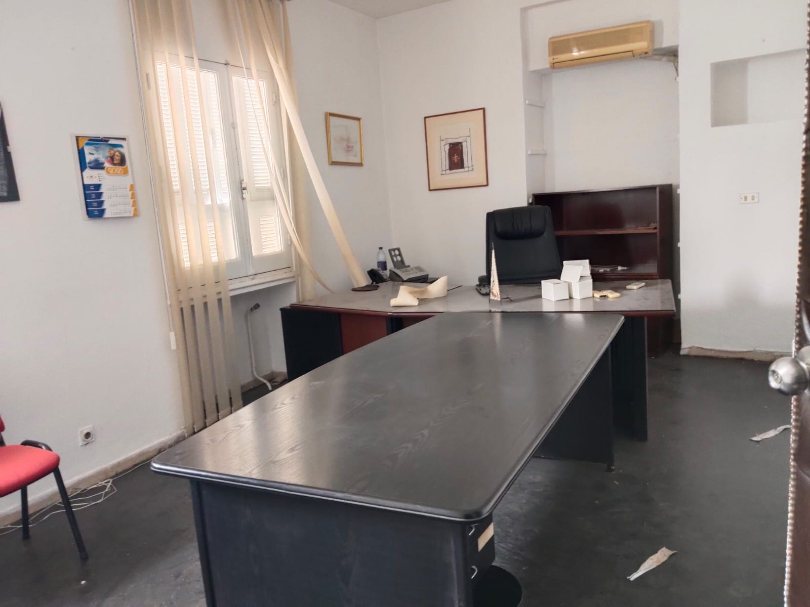 Bab Bhar&nbsp;Hedi Chaker&nbsp;Bureaux & Commerces&nbsp;Bureau&nbsp;H�di chaker loc vnt bur h4