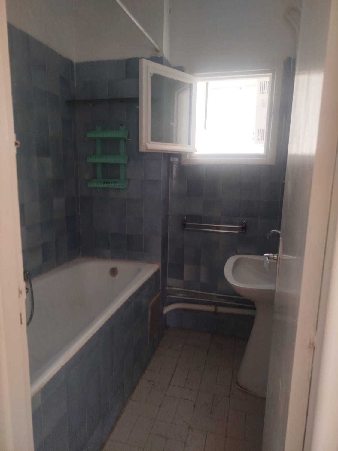 Ariana Ville&nbsp;El Menzah 7&nbsp;Location&nbsp;Appart. 4 pi�ces&nbsp;Un lumineux et spacieux appartement  s3 � menzah7