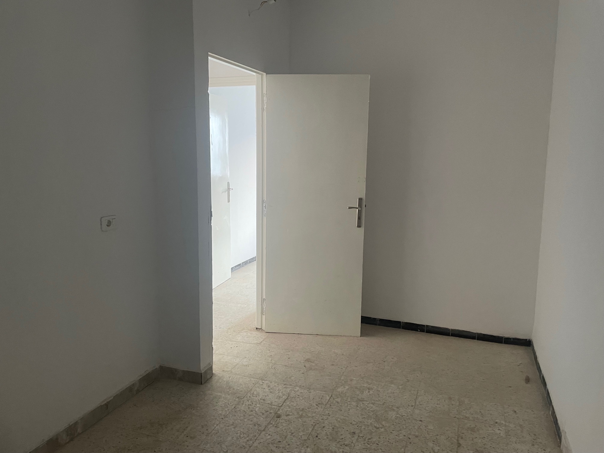 El Ouerdia&nbsp;El Ouerdia&nbsp;Location&nbsp;Appart. 2 pi�ces&nbsp;1er etage salon et 2 chambres a ibn sina 1