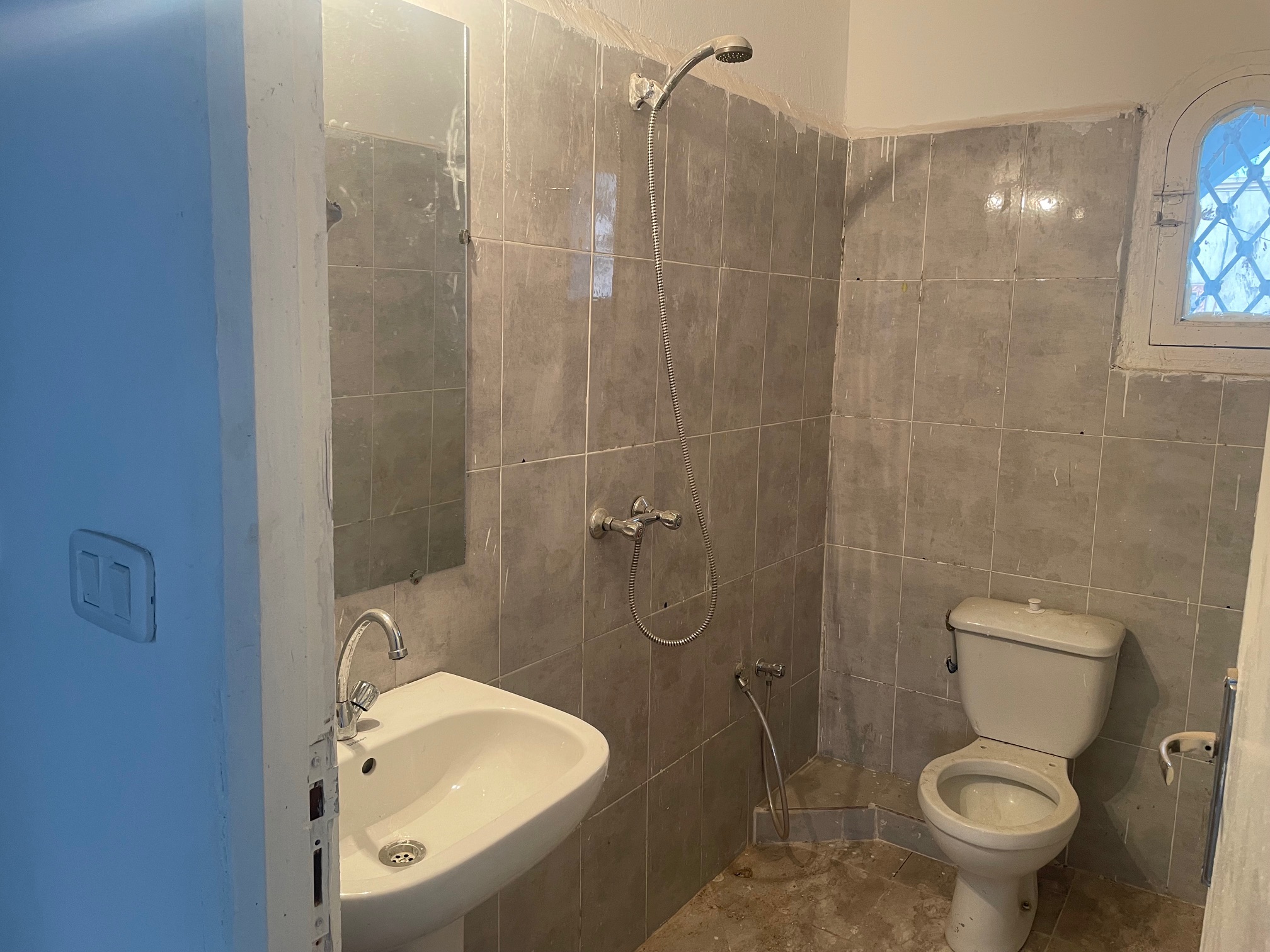 El Ouerdia&nbsp;El Ouerdia&nbsp;Location&nbsp;Appart. 2 pi�ces&nbsp;1er etage salon et 2 chambres a ibn sina 1
