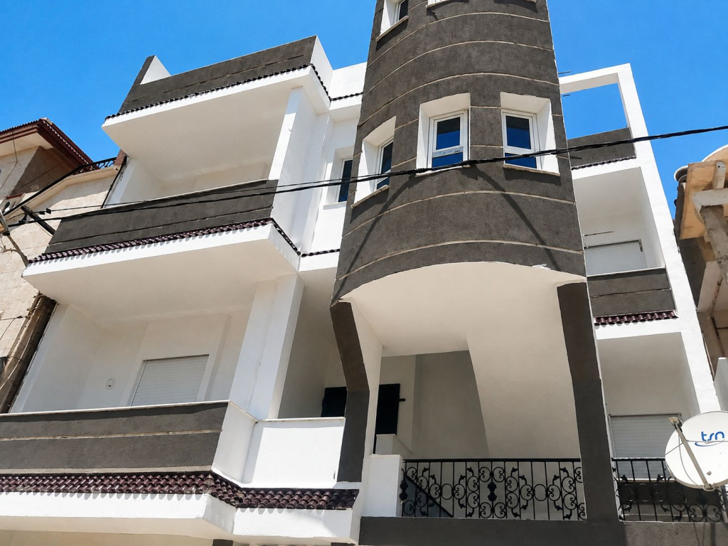 El Mourouj&nbsp;Cite El Mourouj 3 Bis&nbsp;Vente&nbsp;Maisons&nbsp;Maison r2 avec 2 entr�es mourouj 4
