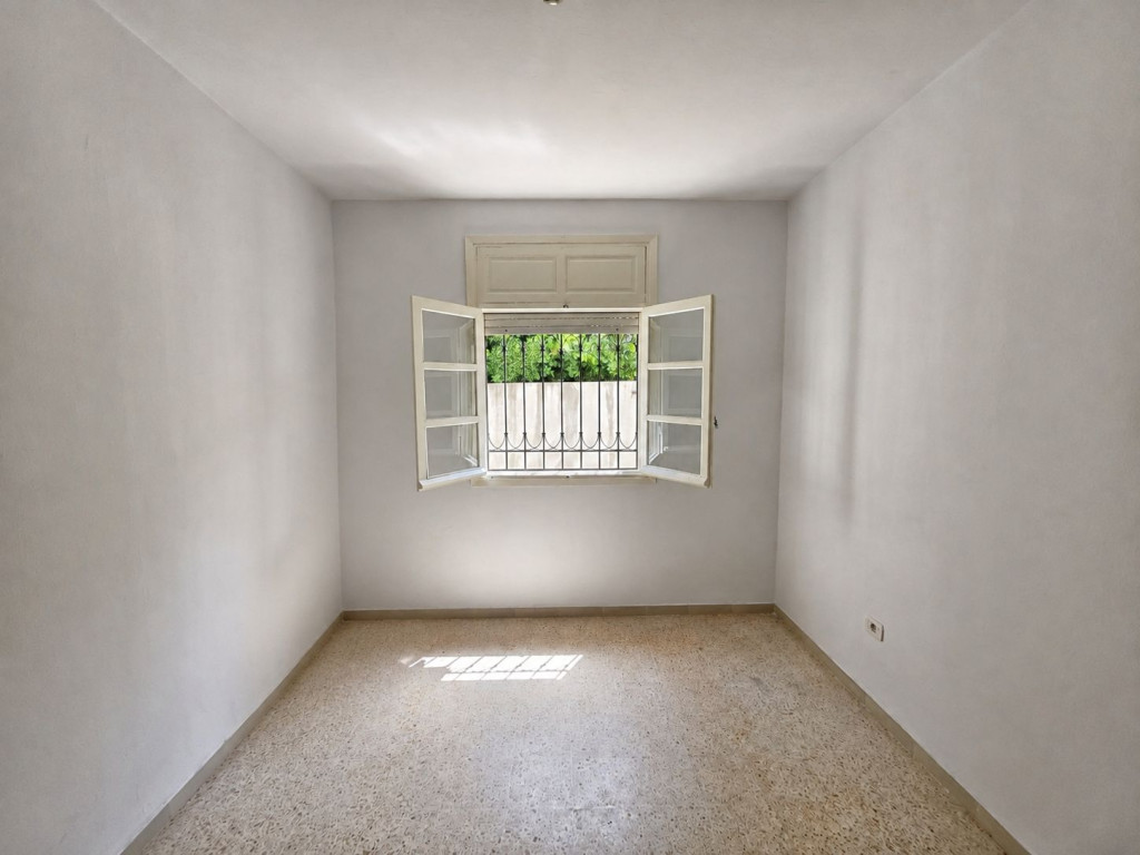 Ben Arous&nbsp;Ben Arous&nbsp;Bureaux & Commerces&nbsp;Fond de Commerce&nbsp;D�p�t � � ben arous terrain de 818 m