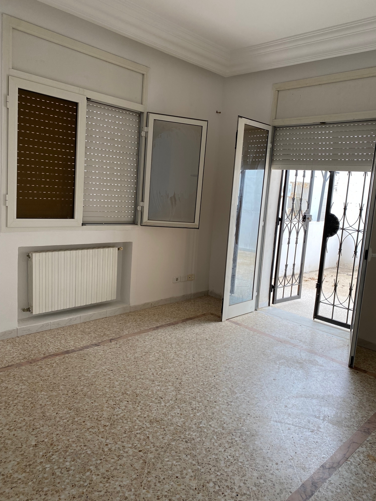 Ain Zaghouan&nbsp;Ain Zaghouan&nbsp;Location&nbsp;Appart. 4 pi�ces&nbsp;App s4 standing au rdc d'un immeuble r3