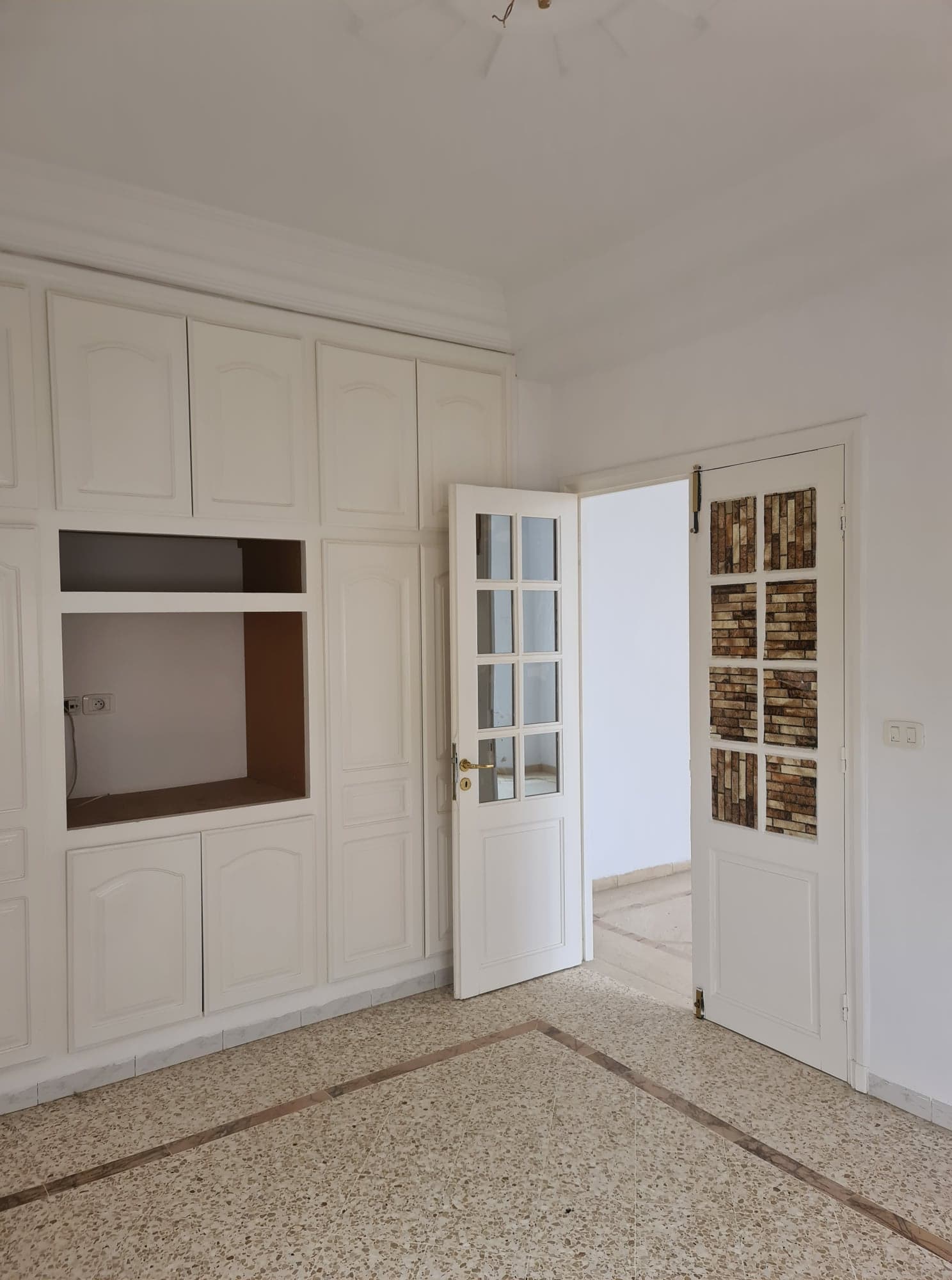Ain Zaghouan&nbsp;Ain Zaghouan&nbsp;Location&nbsp;Appart. 4 pi�ces&nbsp;App s4 standing au rdc d'un immeuble r3