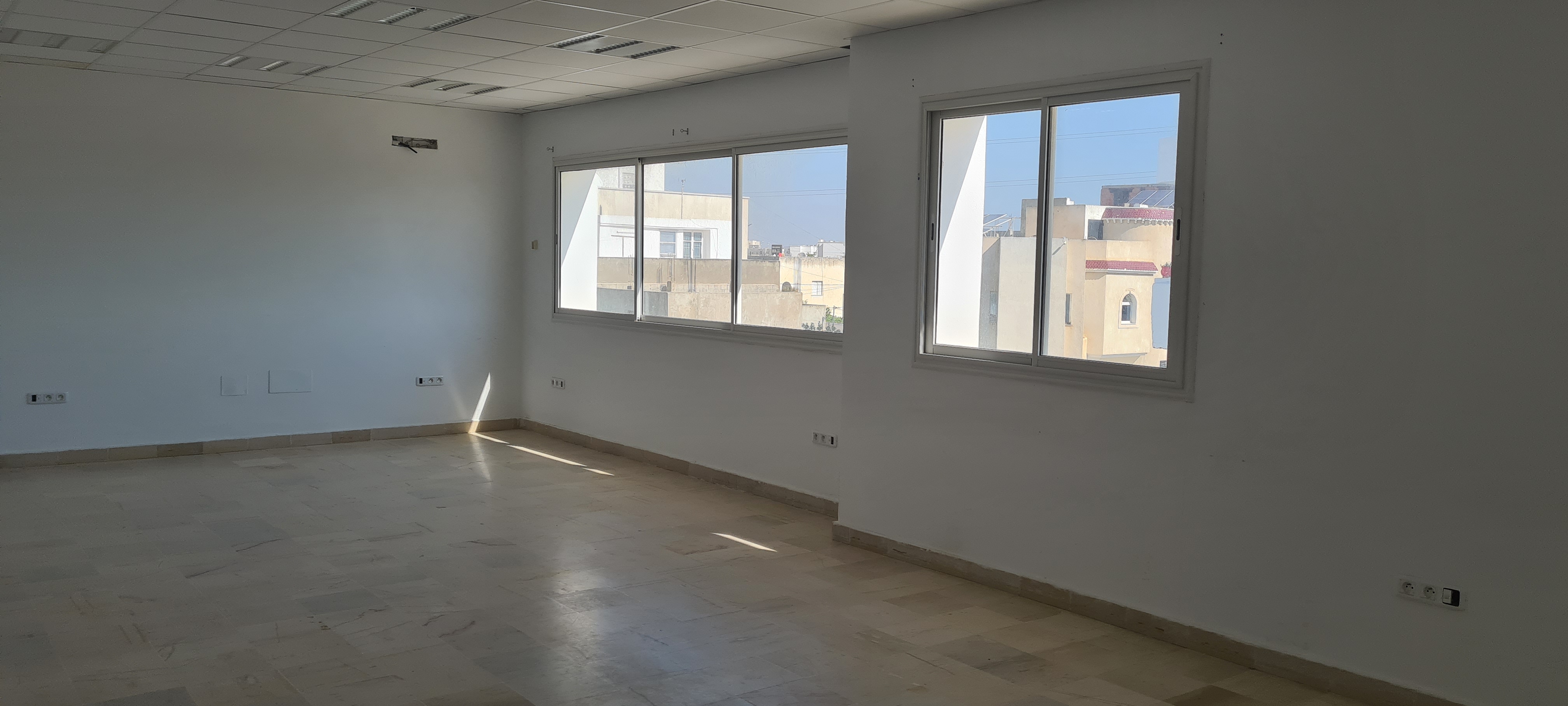 Raoued&nbsp;Complexe Technologique&nbsp;Location&nbsp;Autre&nbsp;Local professionnel pr�s p�le techno el ghazala