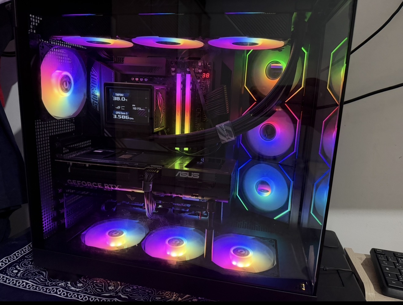 Ben Arous&nbsp;Ben Arous&nbsp;Ordin. familial&nbsp;Autre&nbsp;Pc gamer rayzen 9950x 3d 32gb ddr5 6000mhz
