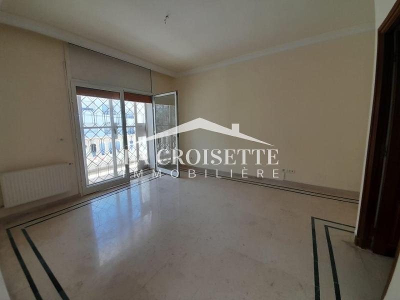 La Marsa&nbsp;Gammart&nbsp;Location&nbsp;Maisons&nbsp;Triplex s5 � gammarth