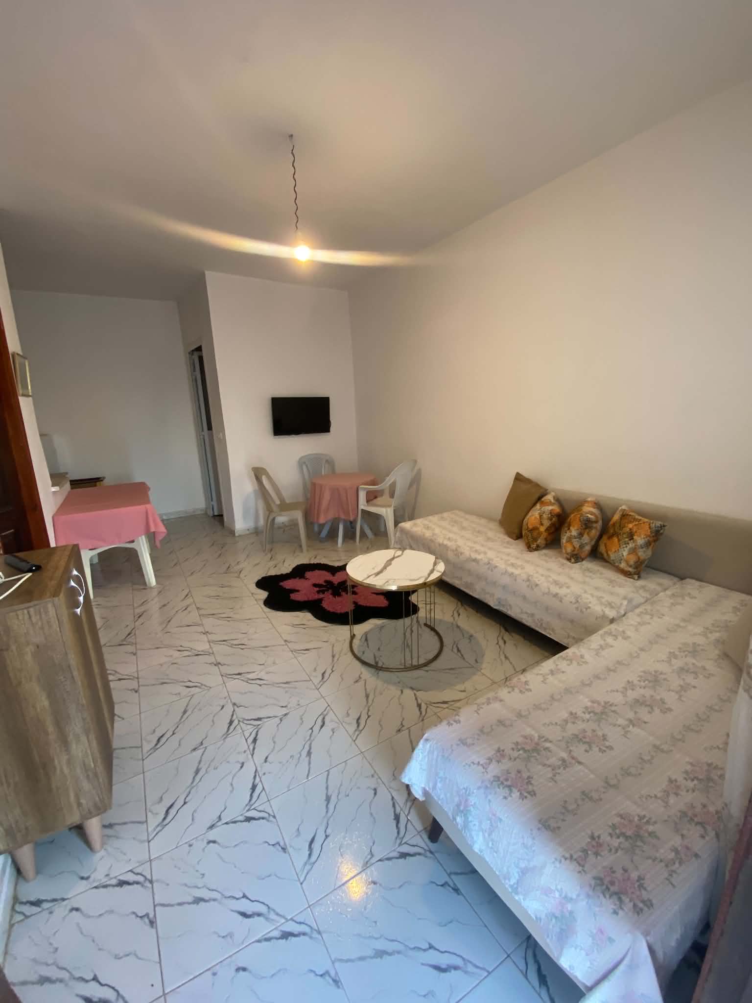 La Marsa&nbsp;Cite Bhar Lazreg&nbsp;Location&nbsp;Appart. 1 pi�ce&nbsp;Studio s plus 1 meuble avec terasse