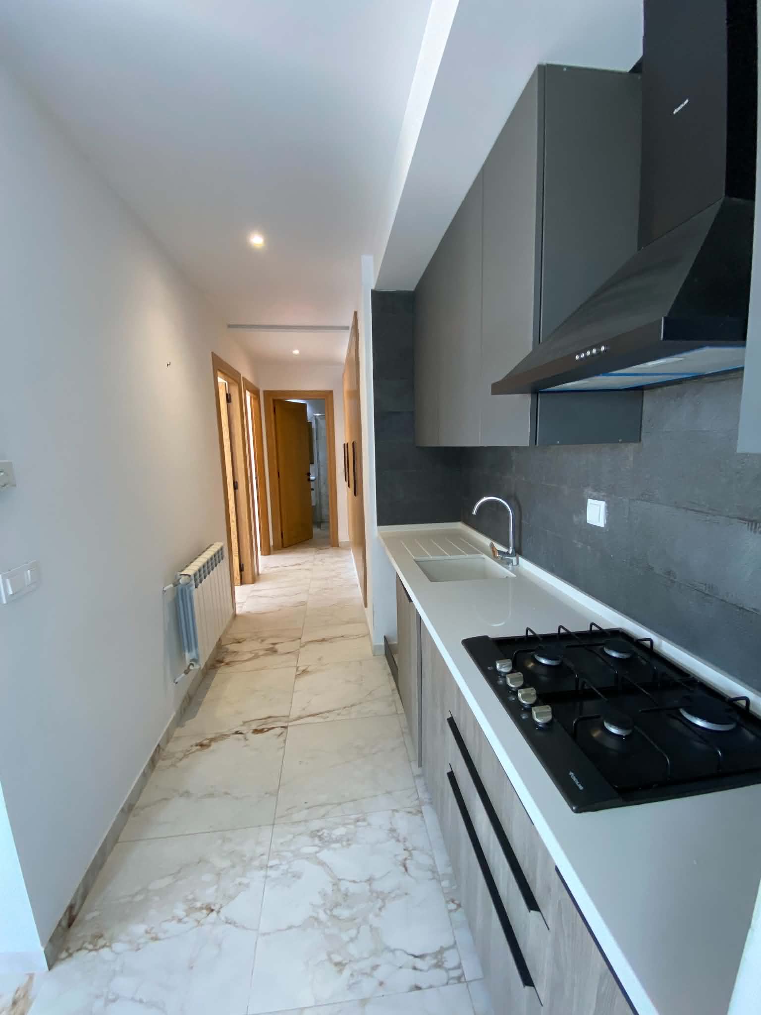 La Marsa&nbsp;Cite Bhar Lazreg&nbsp;Location&nbsp;Appart. 2 pi�ces&nbsp;S plus 2 luxieux