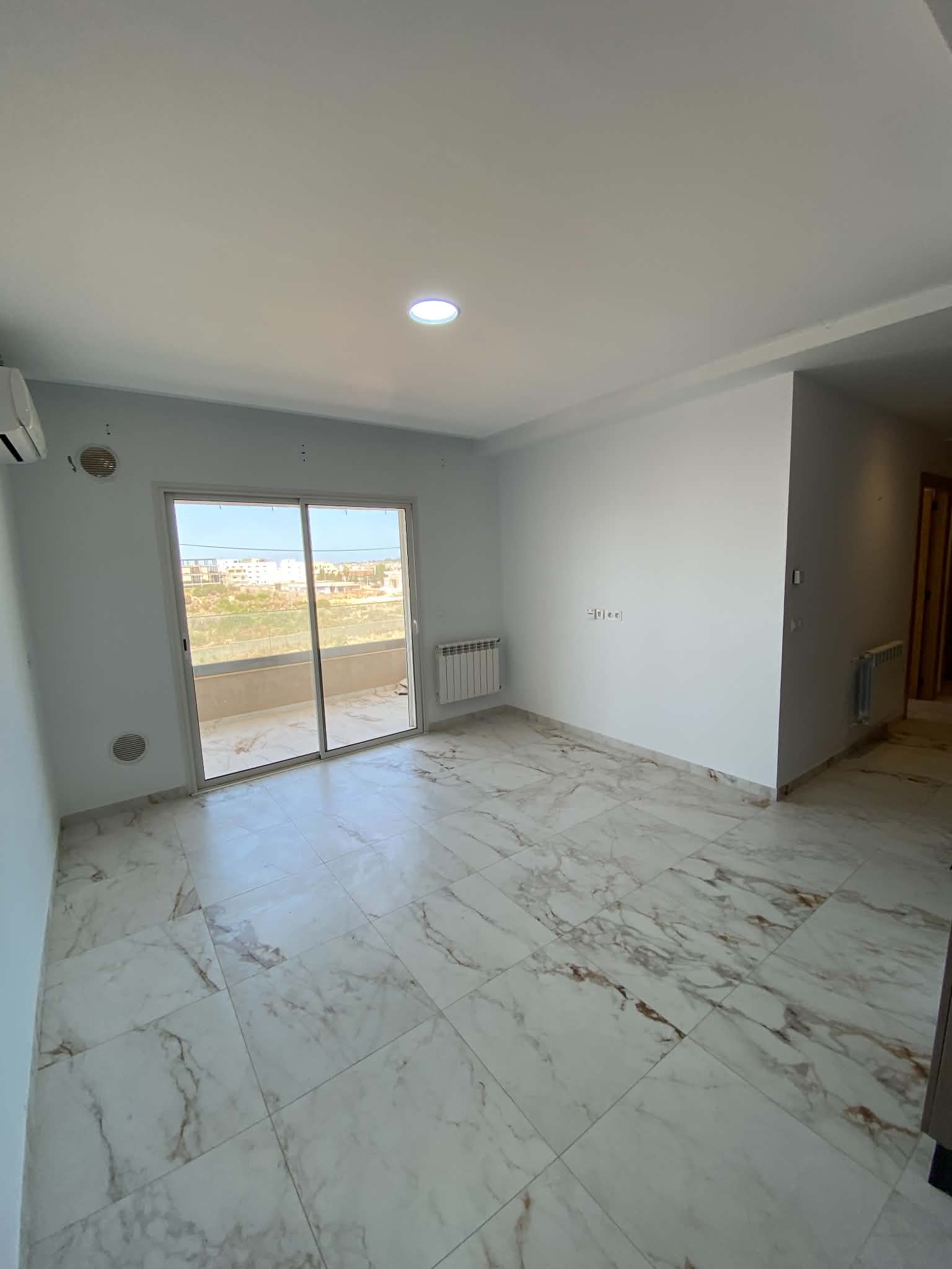 La Marsa&nbsp;Cite Bhar Lazreg&nbsp;Location&nbsp;Appart. 2 pi�ces&nbsp;S plus 2 luxieux