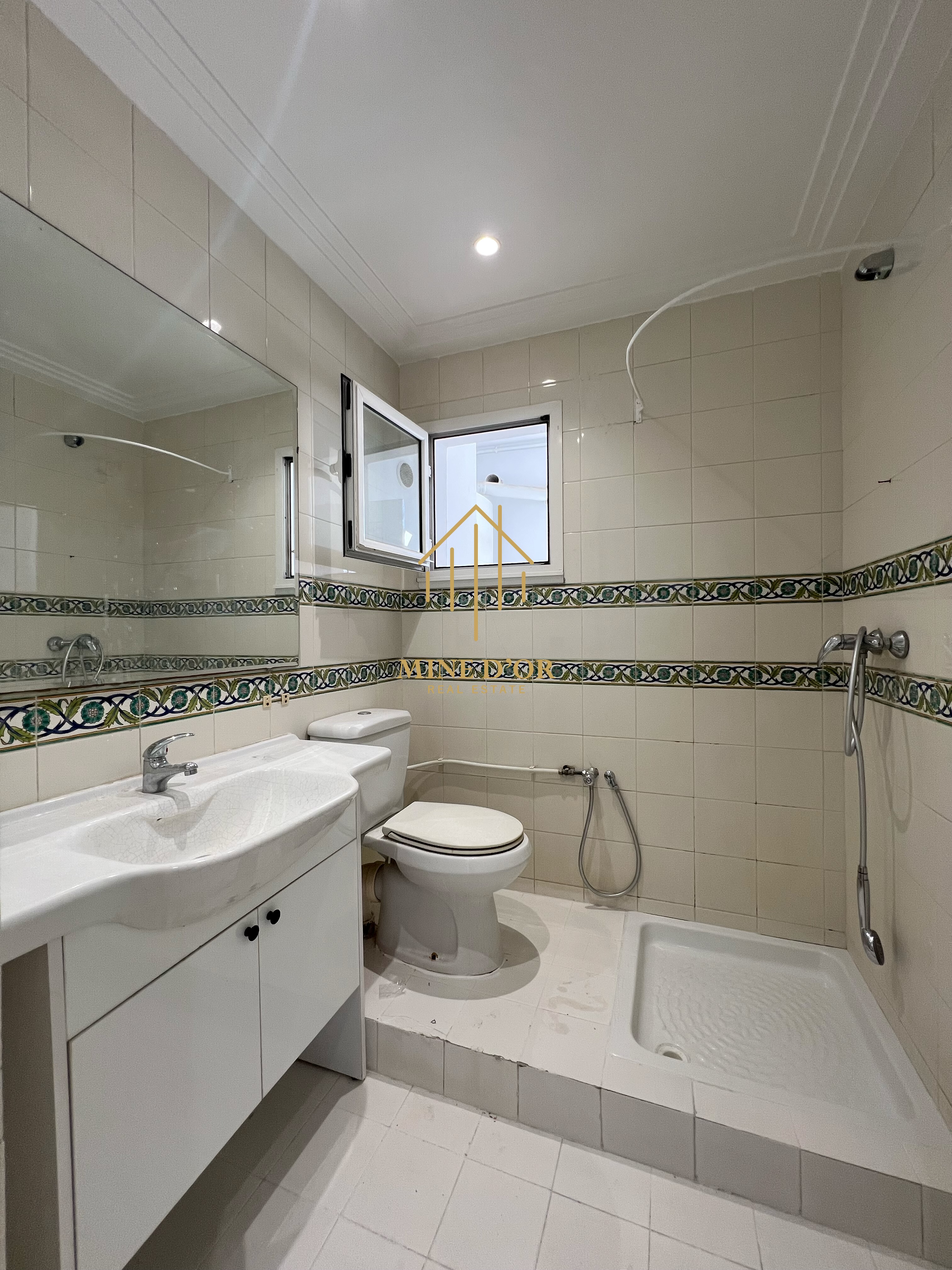 Ariana Ville&nbsp;Cite Ennasr 2&nbsp;Location&nbsp;Appart. 4 pi�ces&nbsp;Al appartement agr�able s4 � cit� ennasr 2