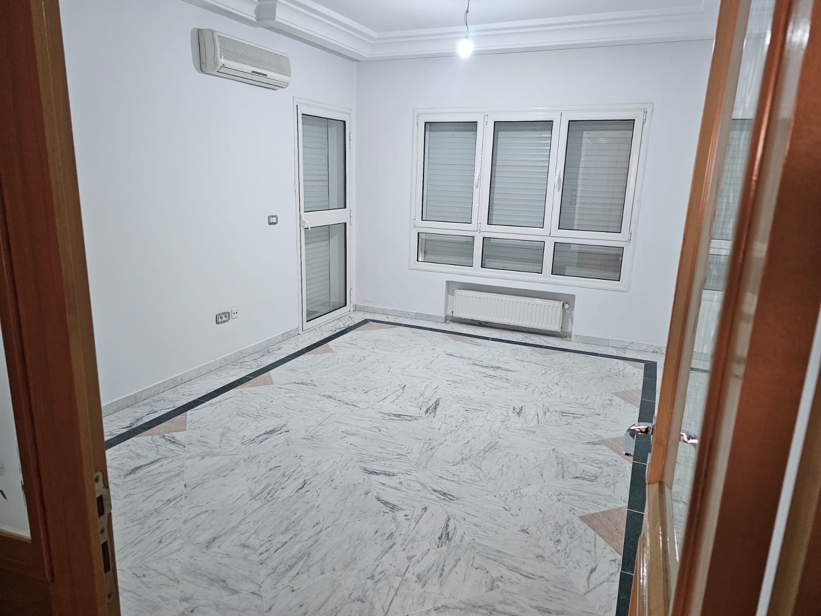 Cite El Khadra&nbsp;Zone urbaine nord&nbsp;Location&nbsp;Appart. 3 pi�ces&nbsp;Charment appartement s 2 � usage de bureau
