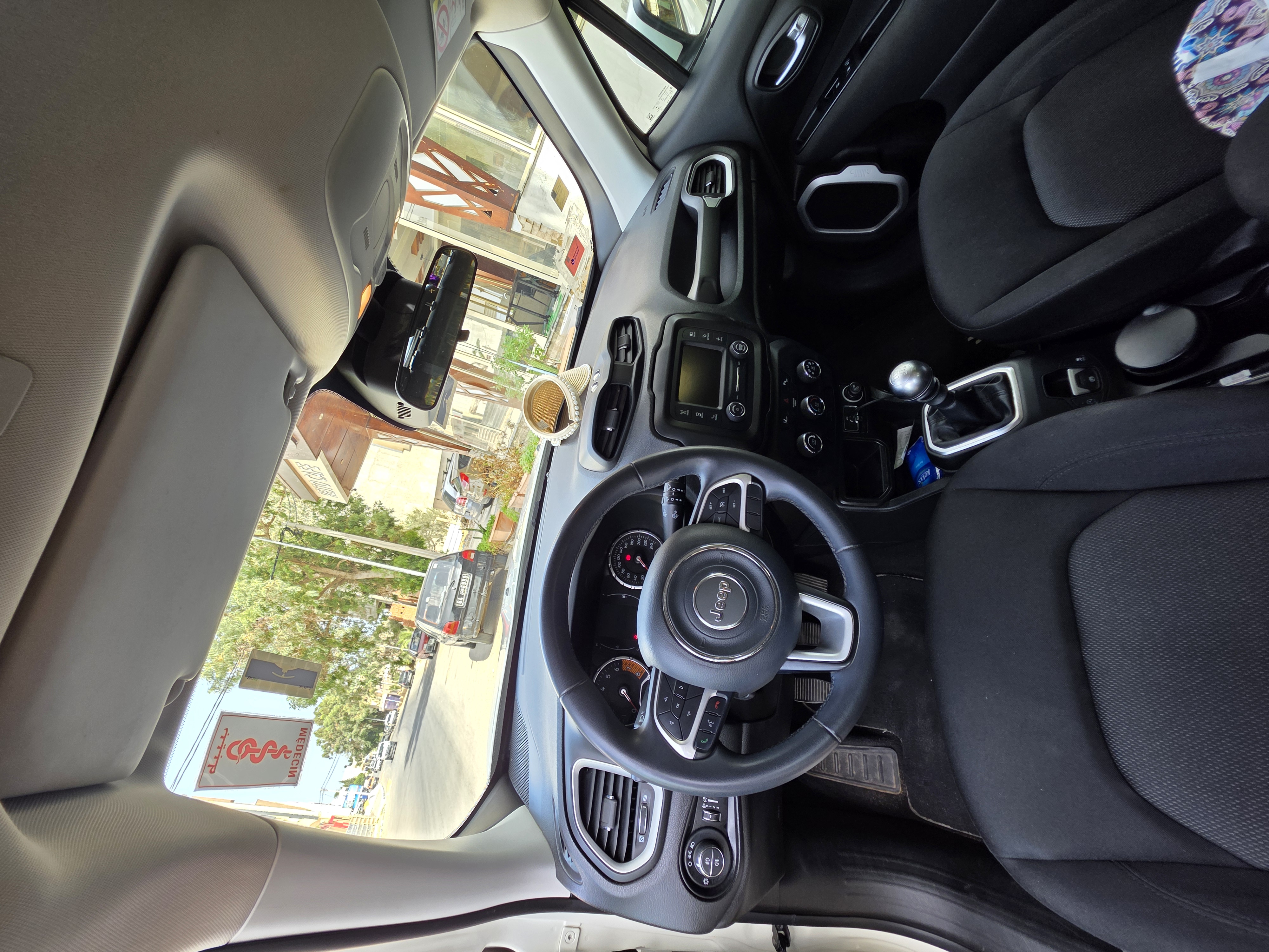 Ouerdanine&nbsp;Cite Ennouzha&nbsp;Jeep&nbsp;Autre Mod�le&nbsp;Jeep ren�gate 1ere main
