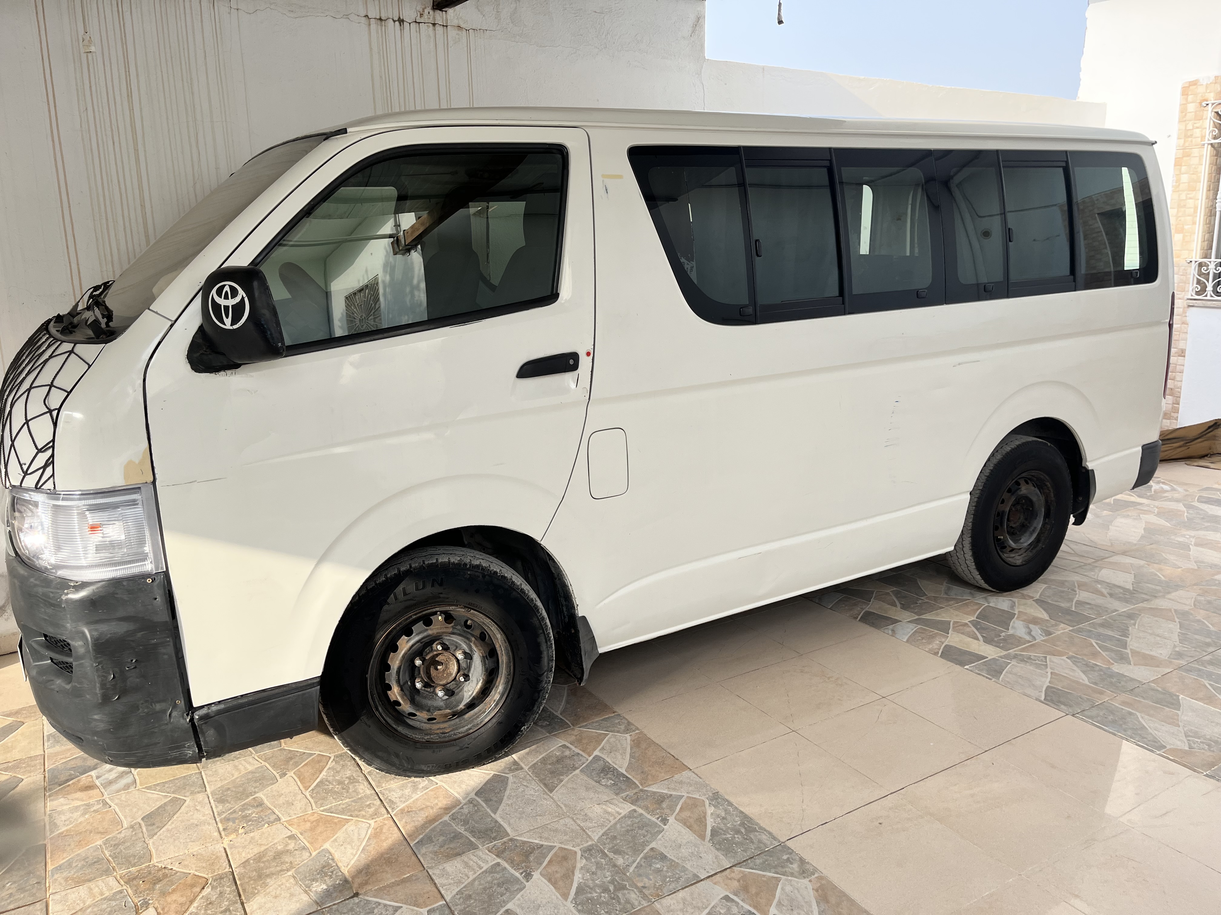 Beni Hassen&nbsp;Beni Hassen&nbsp;Toyota&nbsp;Hi.Ace&nbsp;Toyota hiace diesel 9 places moteur l5 3l