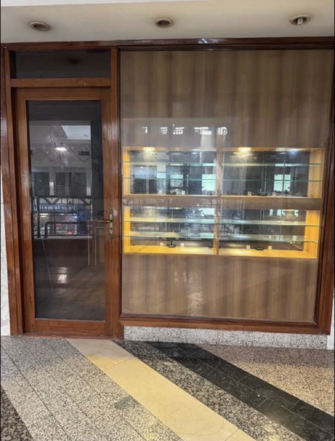 El Menzah&nbsp;El Manar 1&nbsp;Location&nbsp;Surfaces&nbsp;Joli magasin